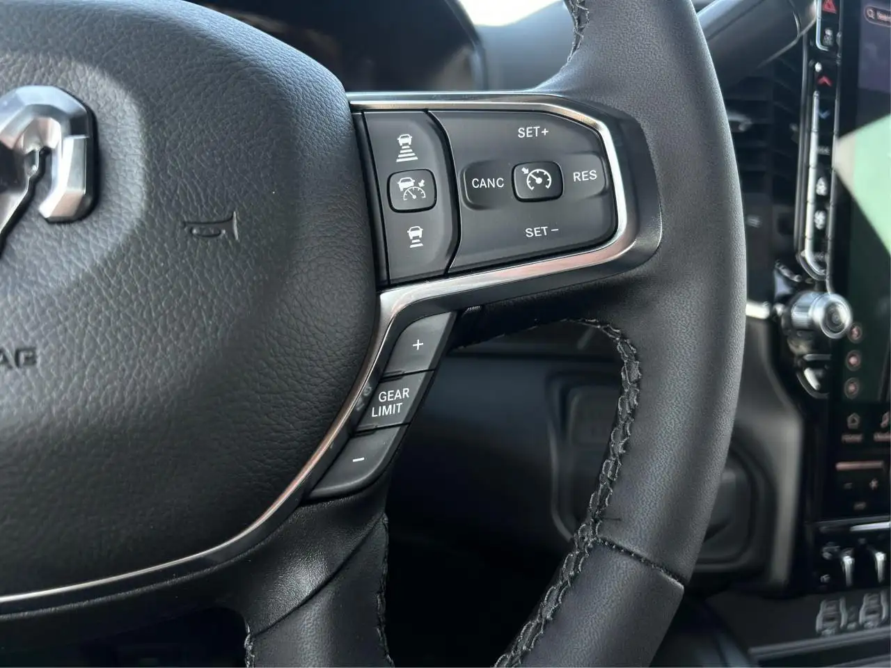 RAM 2500 снимка RAM 2500