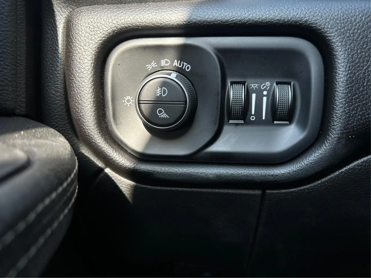 RAM 2500 снимка RAM 2500