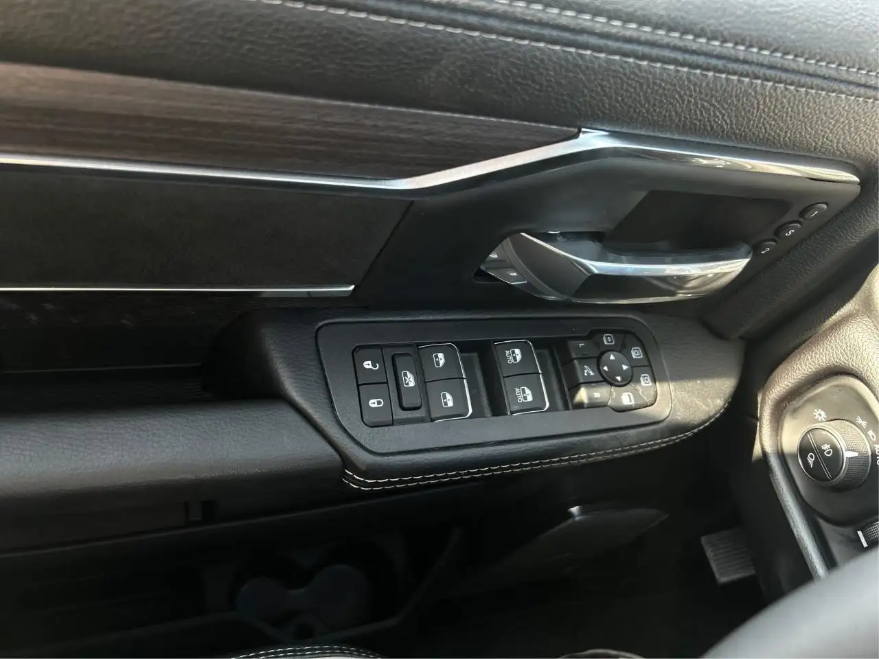 RAM 2500 снимка RAM 2500
