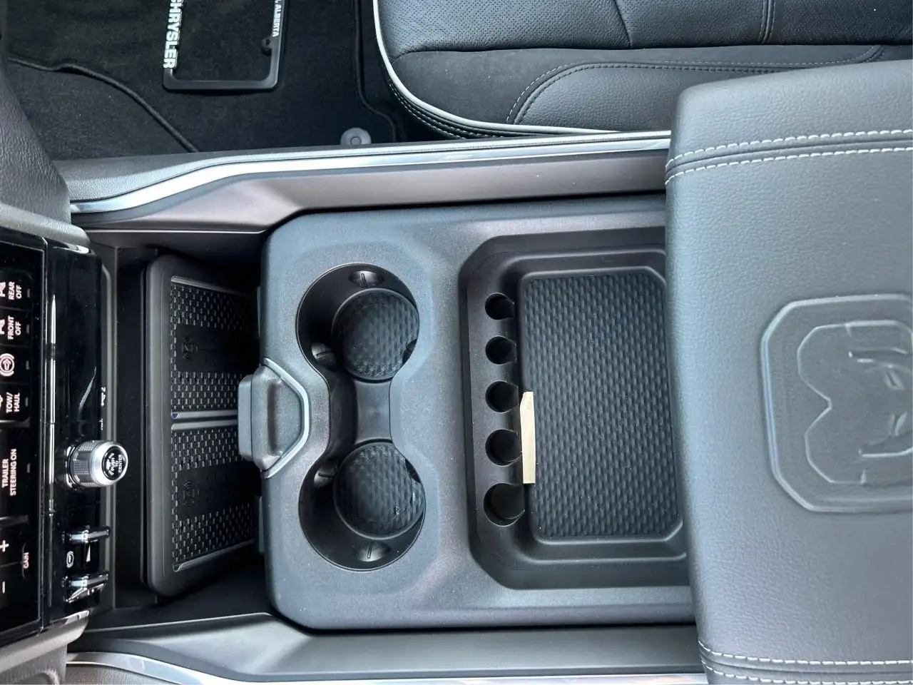 RAM 2500 снимка RAM 2500