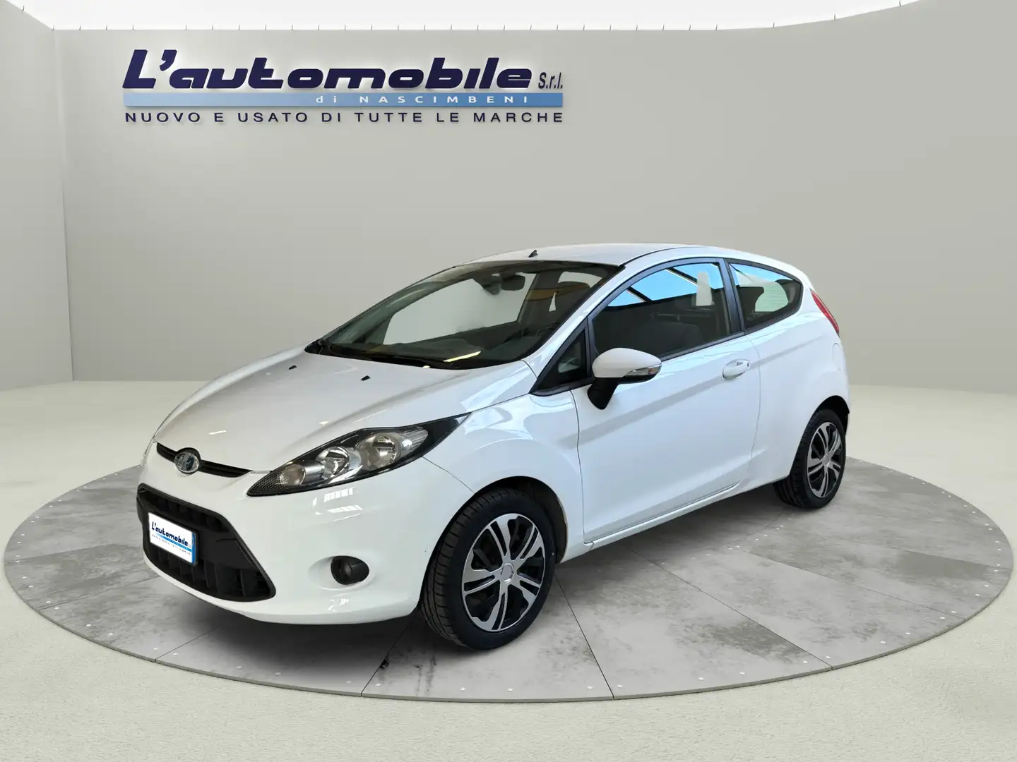 Ford Fiesta 1.2 16v + 82cv Blanc - 1