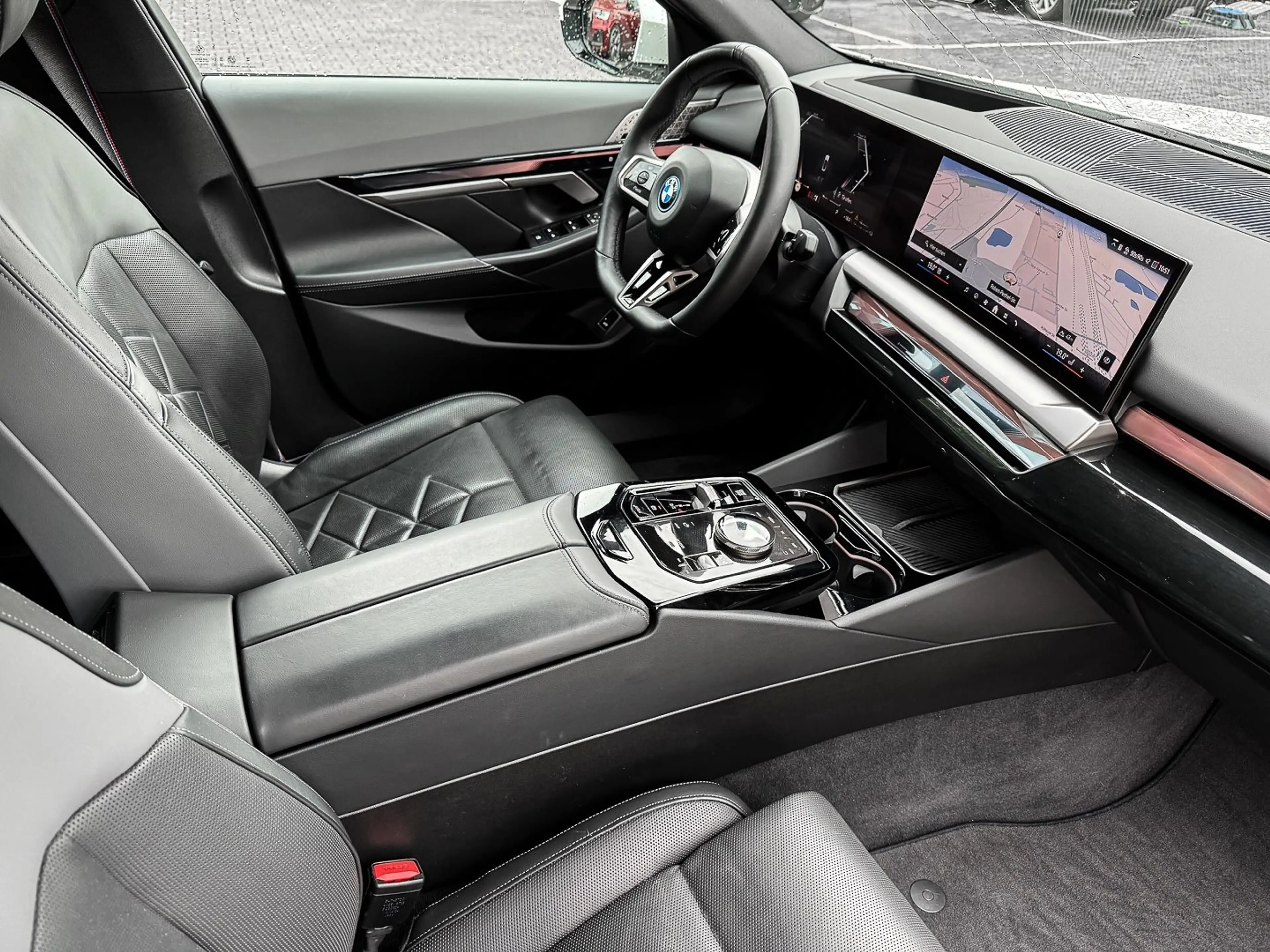 BMW 550 e xDrive M Sport HUD ACC RFK NAVI LED DAB PA — photo 7
