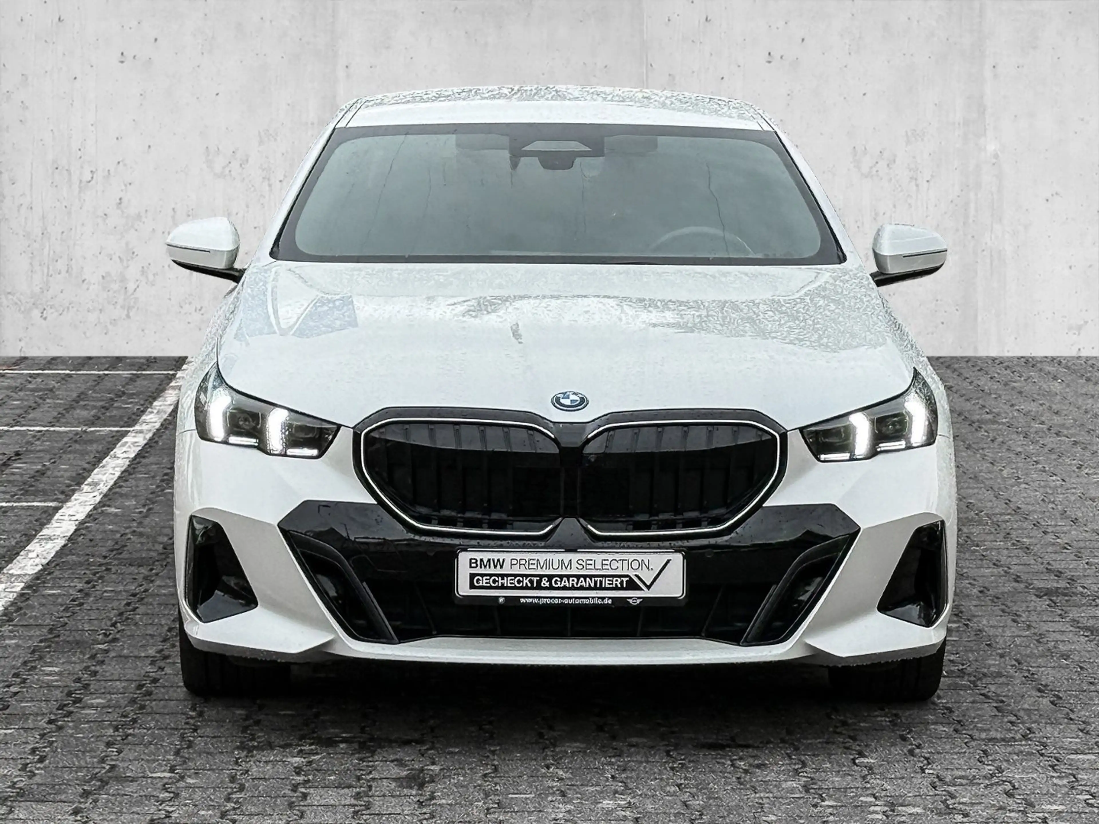 BMW 550 e xDrive M Sport HUD ACC RFK NAVI LED DAB PA — photo 3
