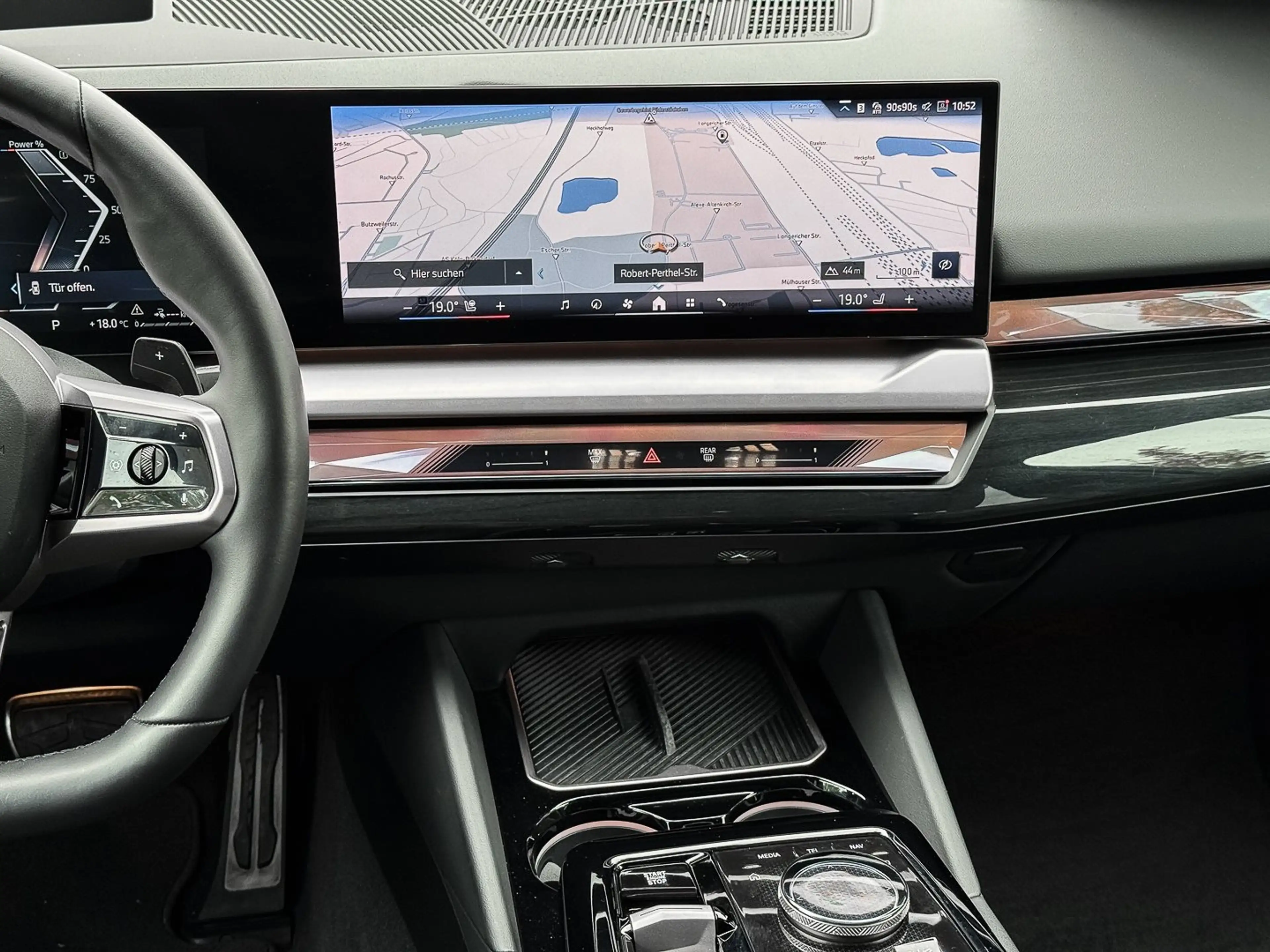 BMW 550 e xDrive M Sport HUD ACC RFK NAVI LED DAB PA — photo 10