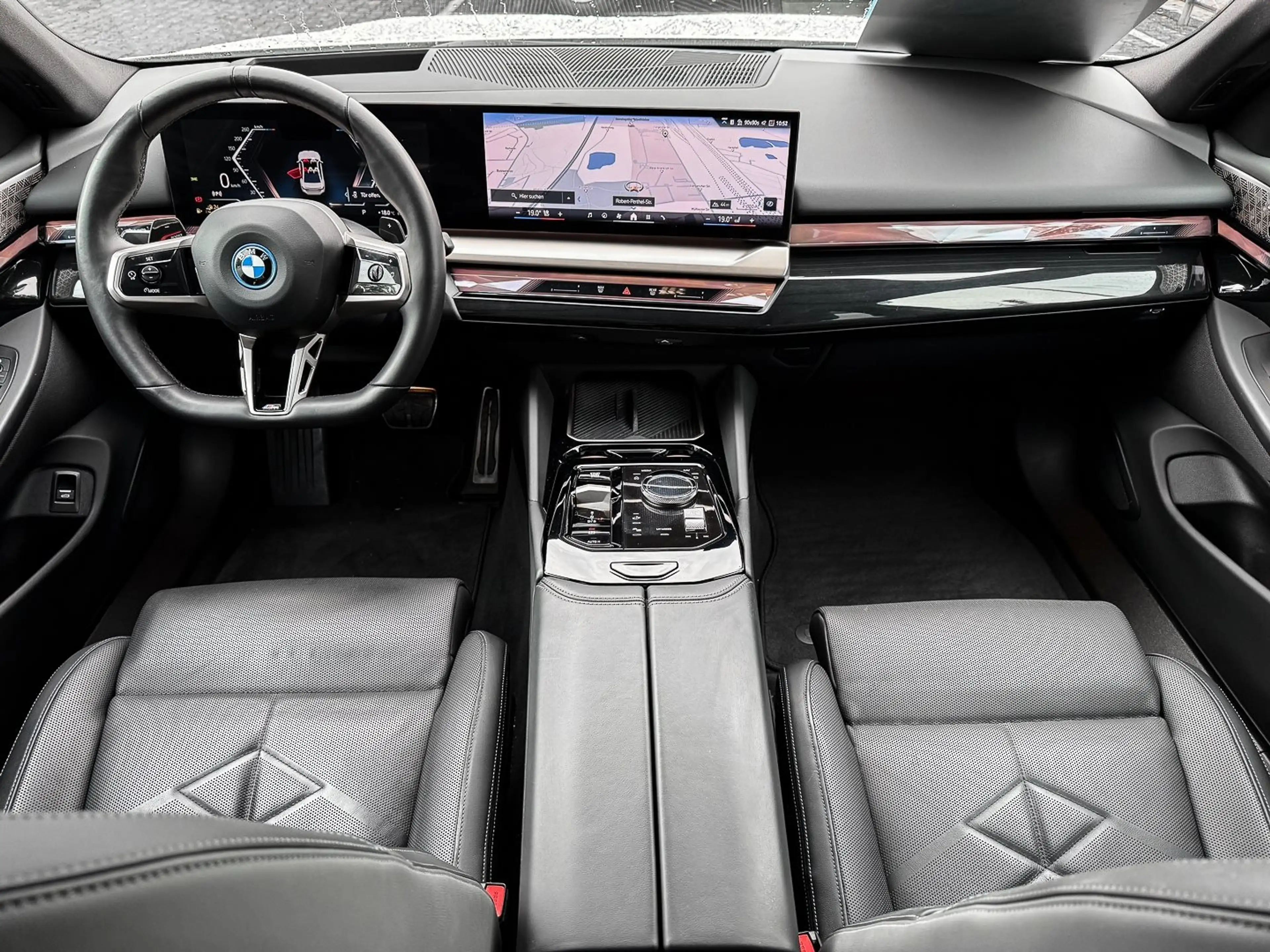 BMW 550 e xDrive M Sport HUD ACC RFK NAVI LED DAB PA — photo 9