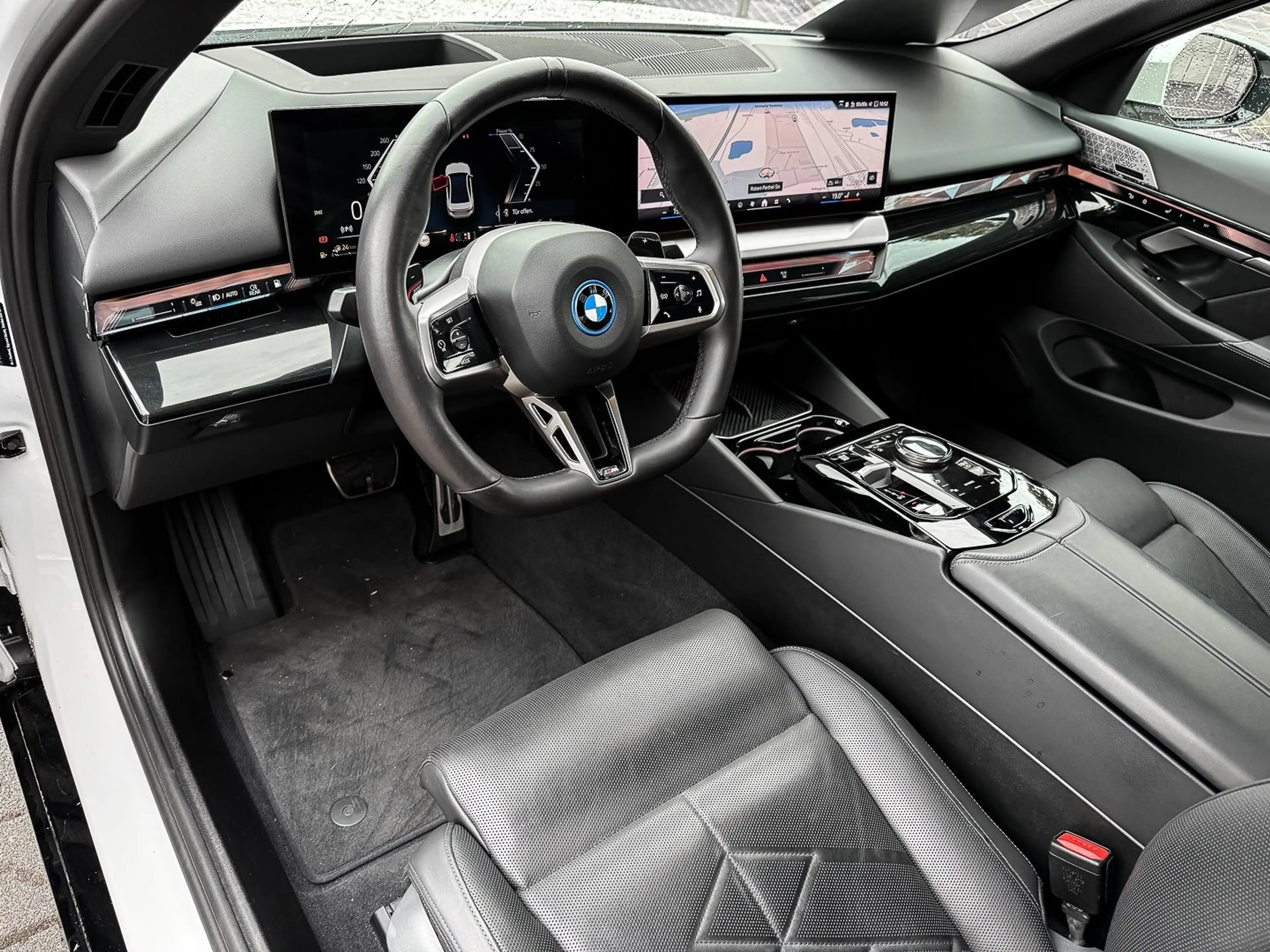 BMW 550 e xDrive M Sport HUD ACC RFK NAVI LED DAB PA — photo 8