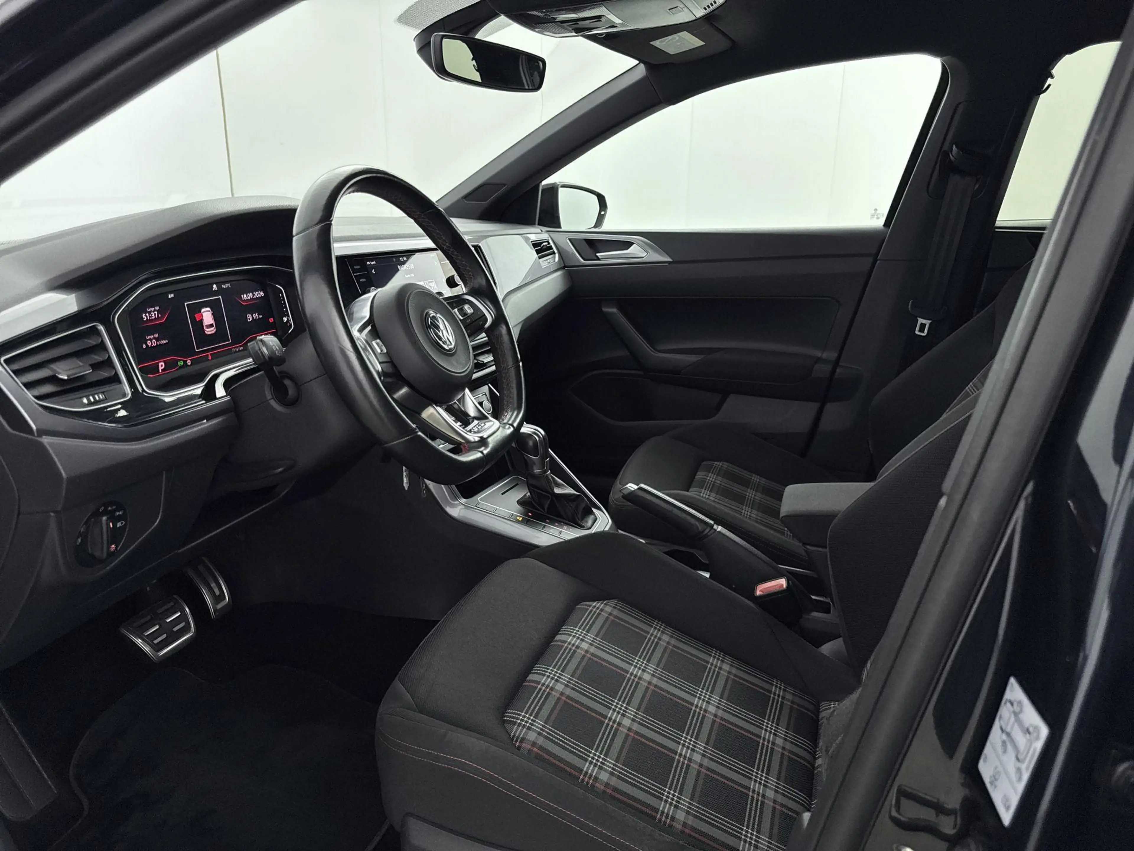 Volkswagen Polo GTI 2.0 TSI — photo 8