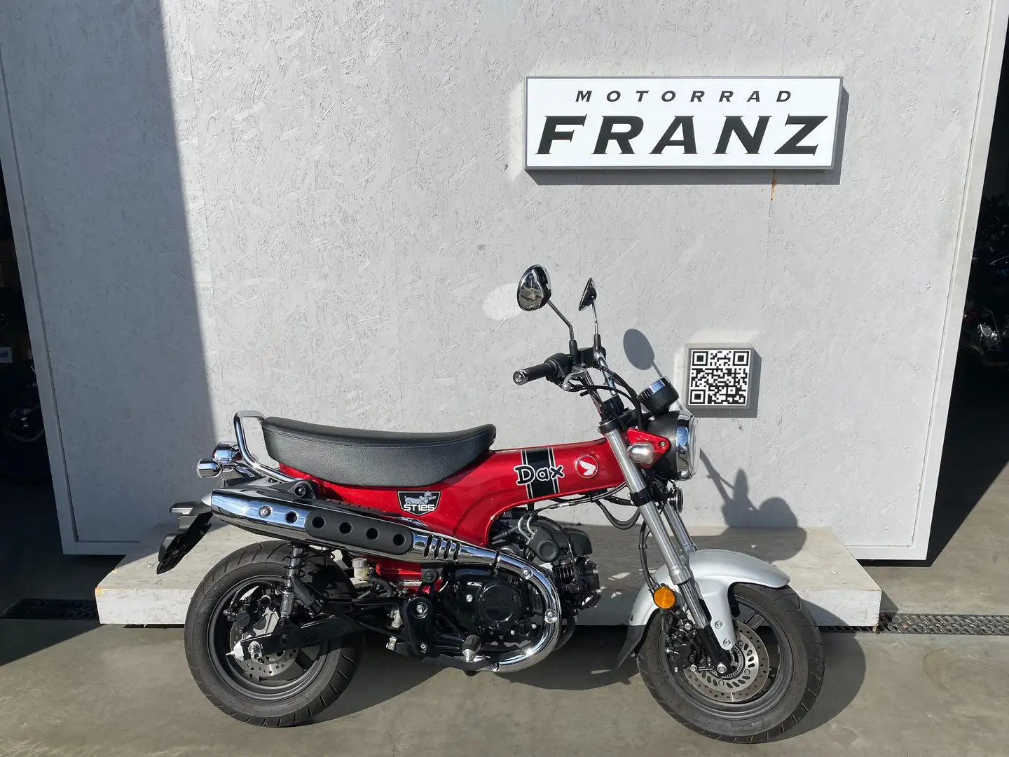 Honda DAX ST 125 Rojo - 1