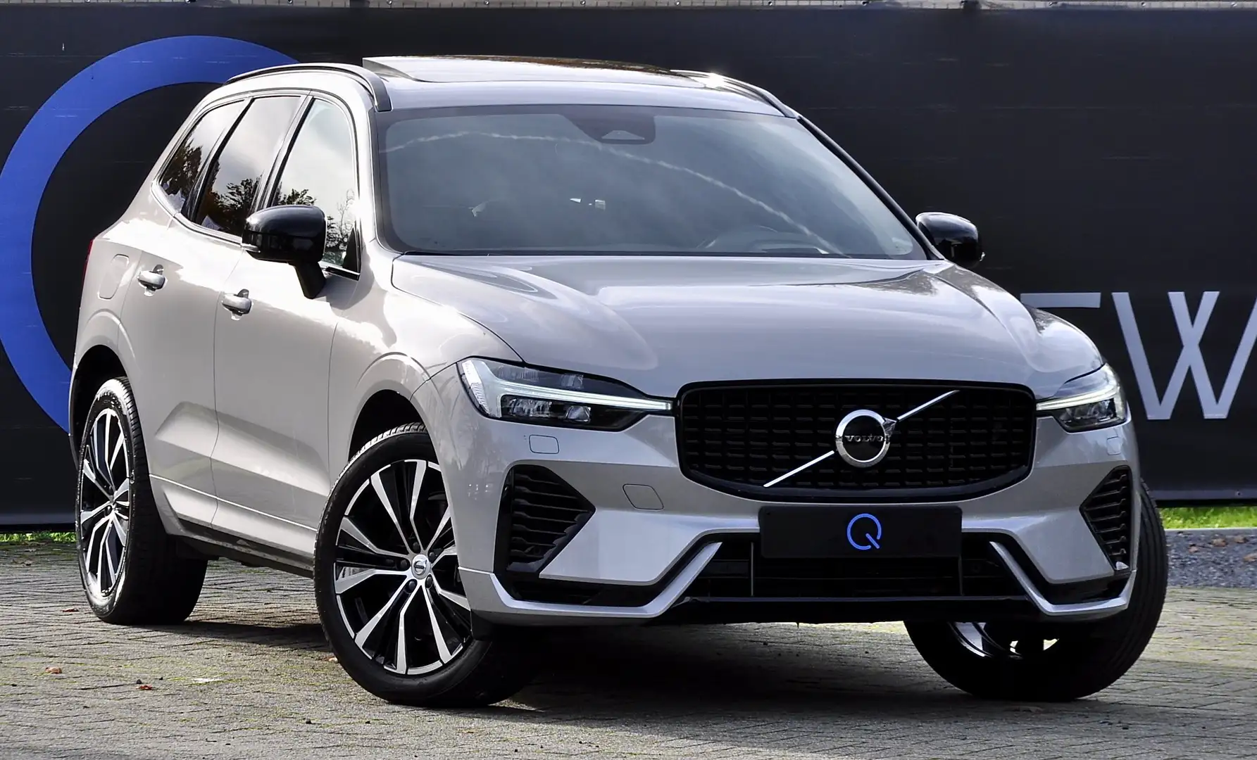 Volvo XC60 XC60 T6 AWD PLUG IN ULTIMATE BLACK EDITION PANO HK Argent - 1