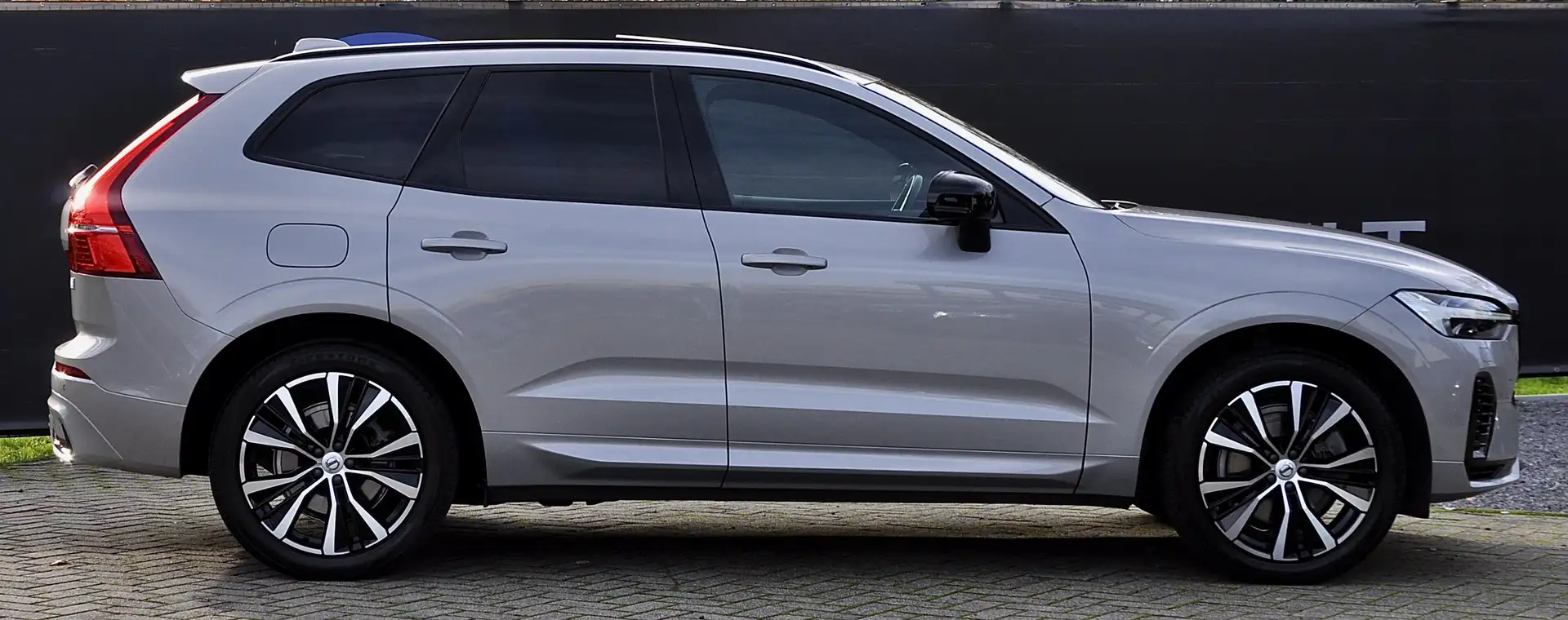 Volvo XC60 XC60 T6 AWD PLUG IN ULTIMATE BLACK EDITION PANO HK Argent - 2