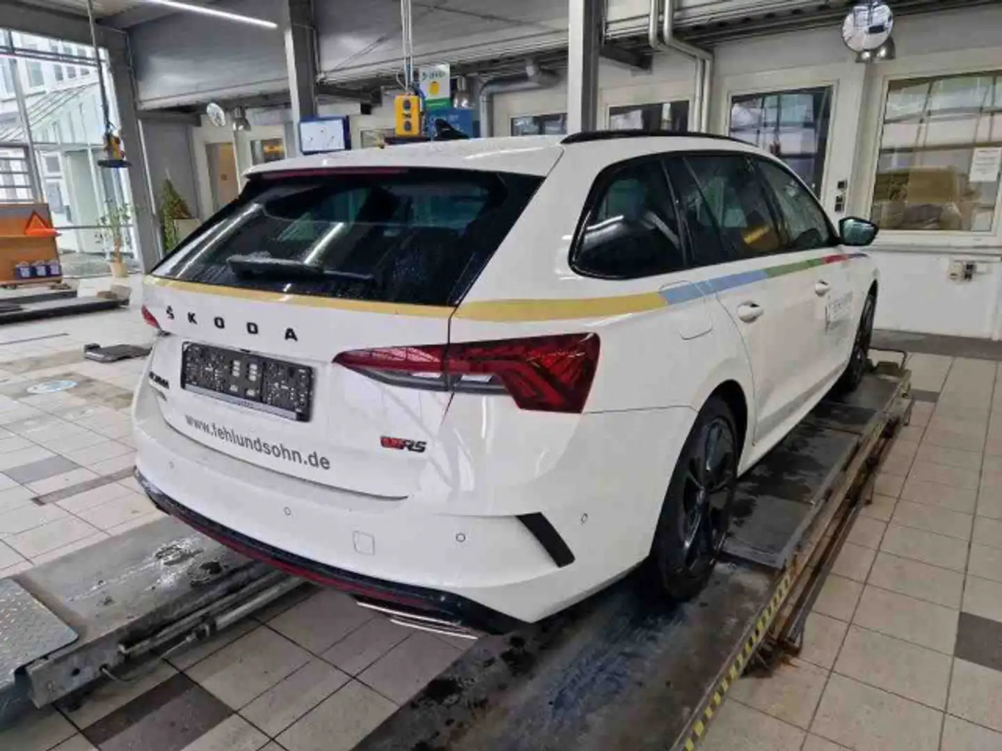 Skoda Octavia Combi RS 2,0 TDI DSG AHK Navi HUD RFK Weiß - 2