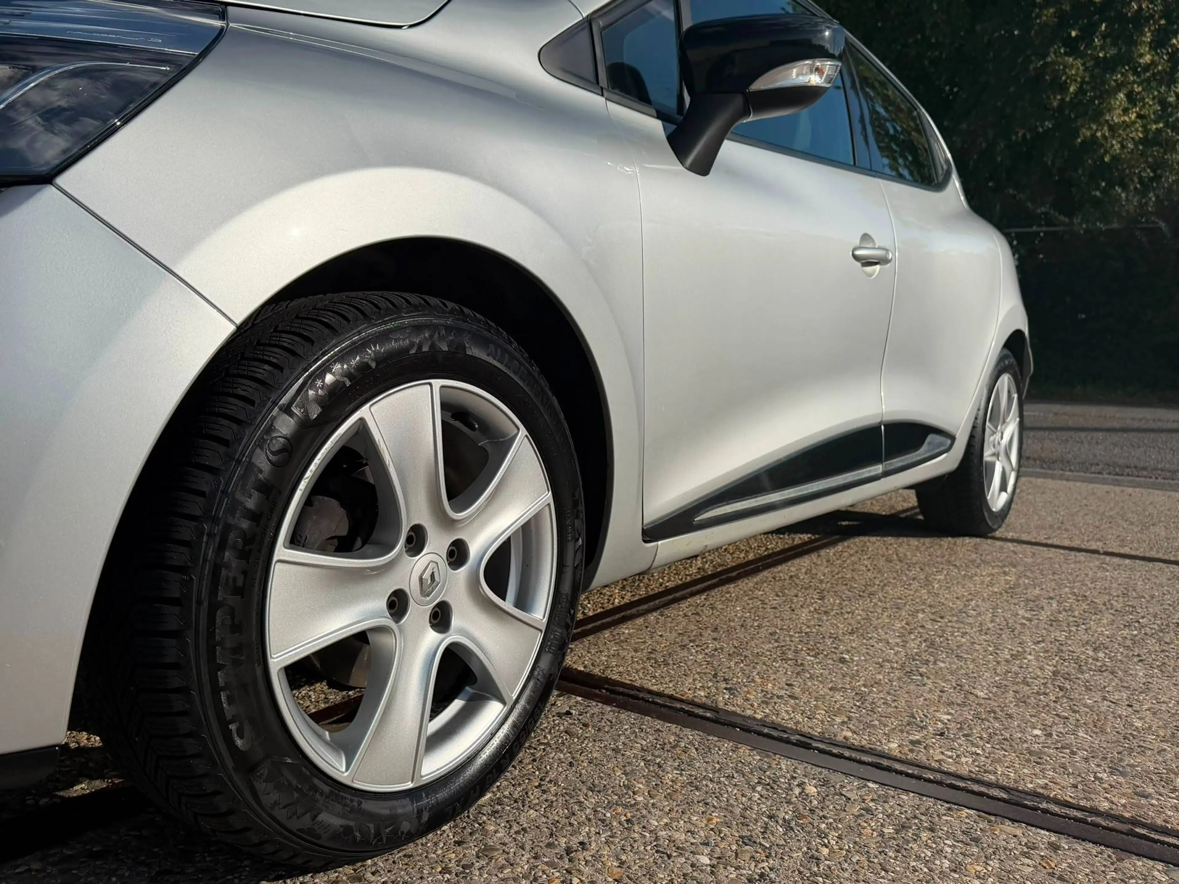 Renault Clio Clio 1.2 TCe Expression EDC — photo 7
