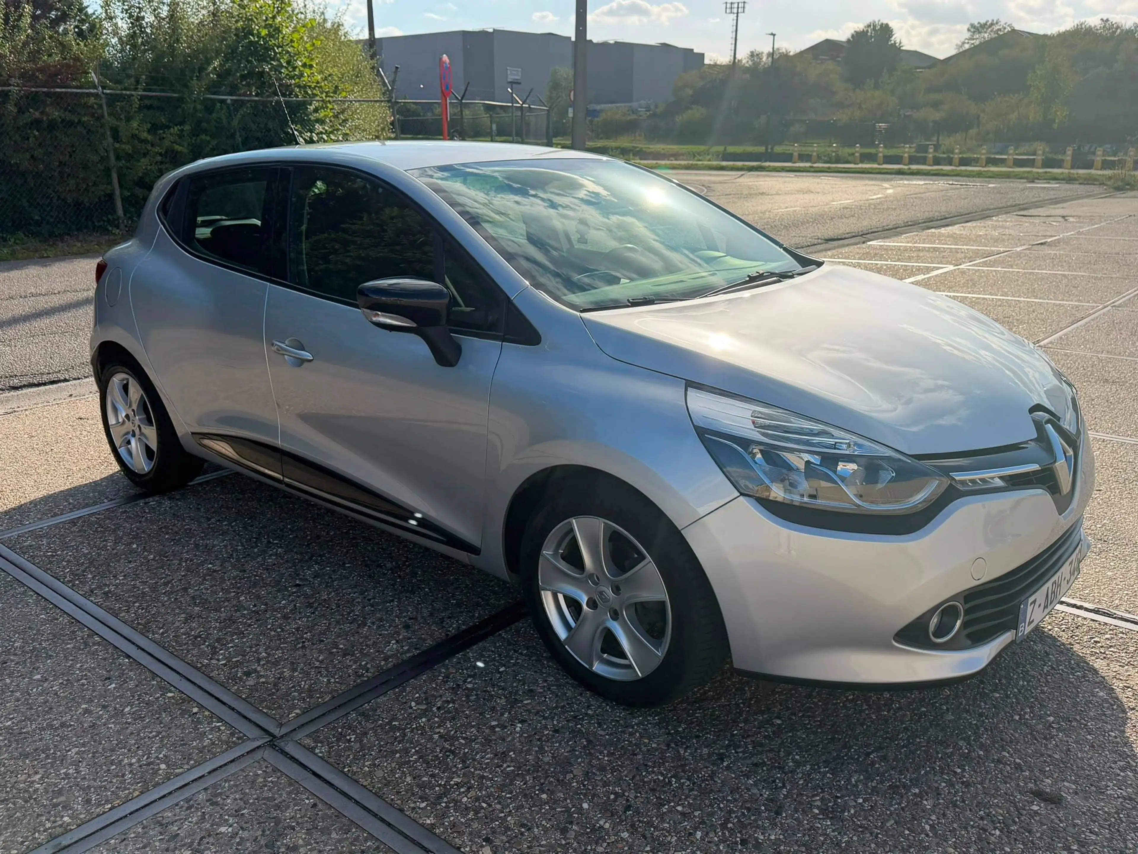 Renault Clio Clio 1.2 TCe Expression EDC — photo 3