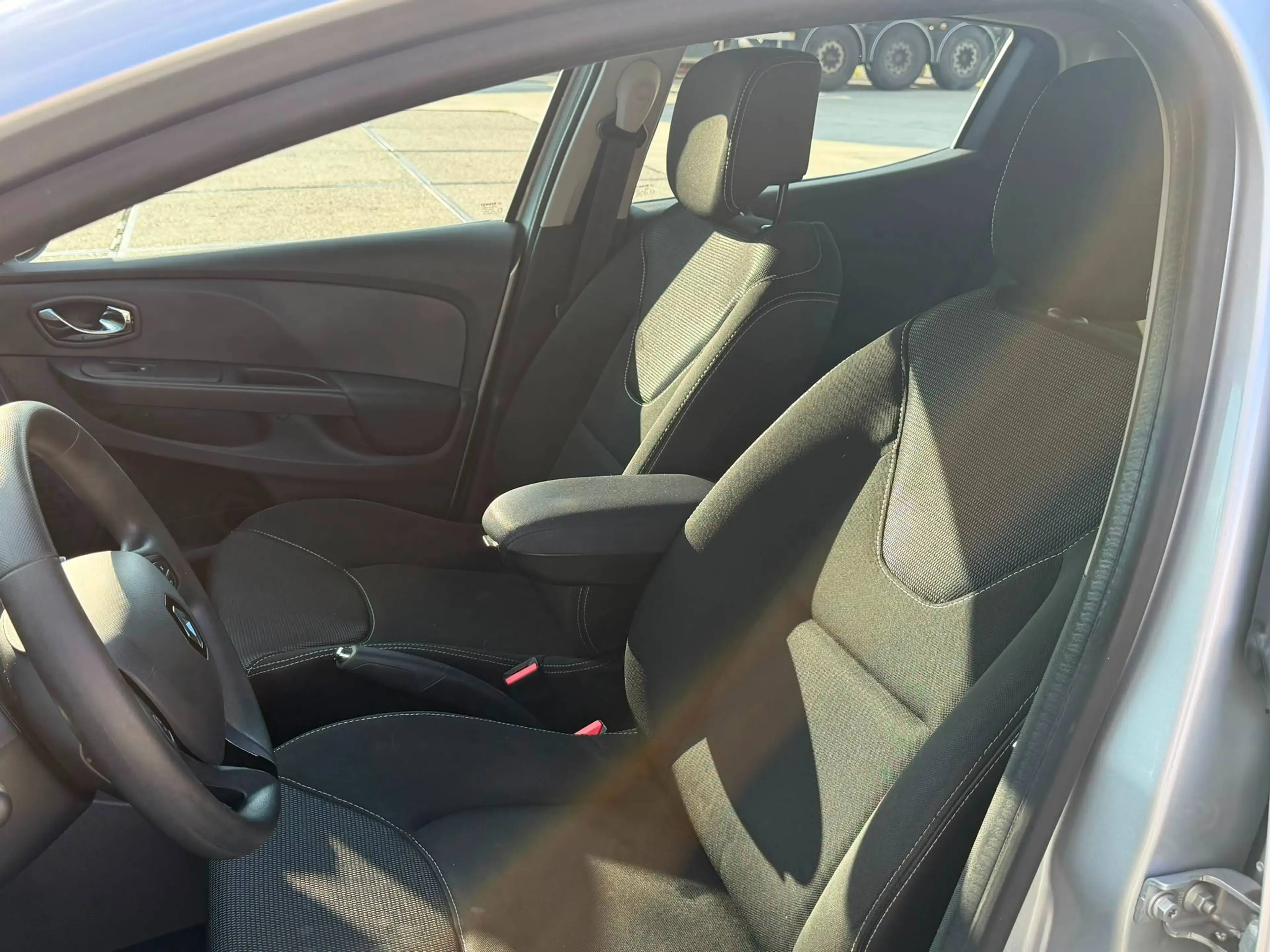 Renault Clio Clio 1.2 TCe Expression EDC — photo 11