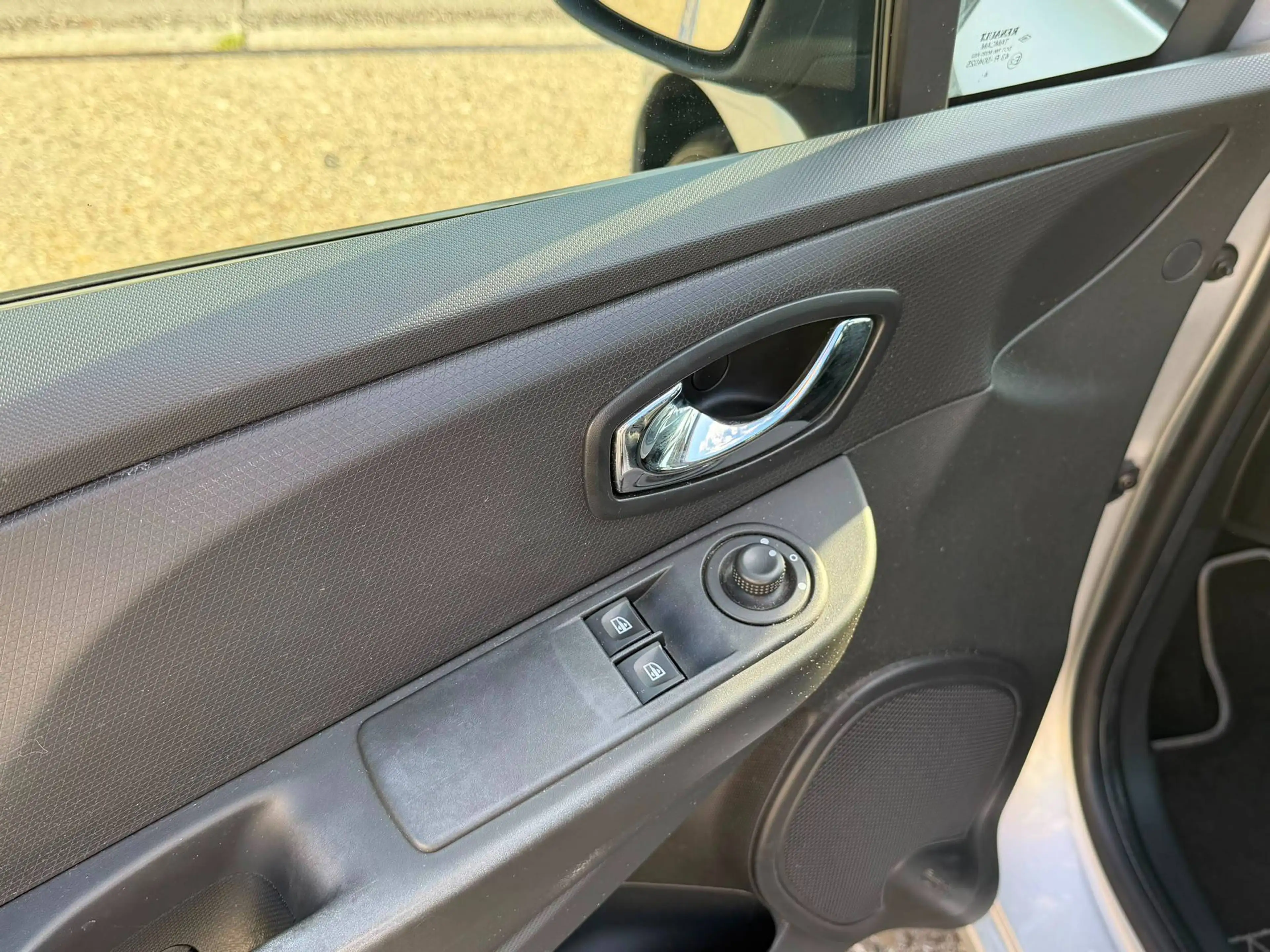 Renault Clio Clio 1.2 TCe Expression EDC — photo 12