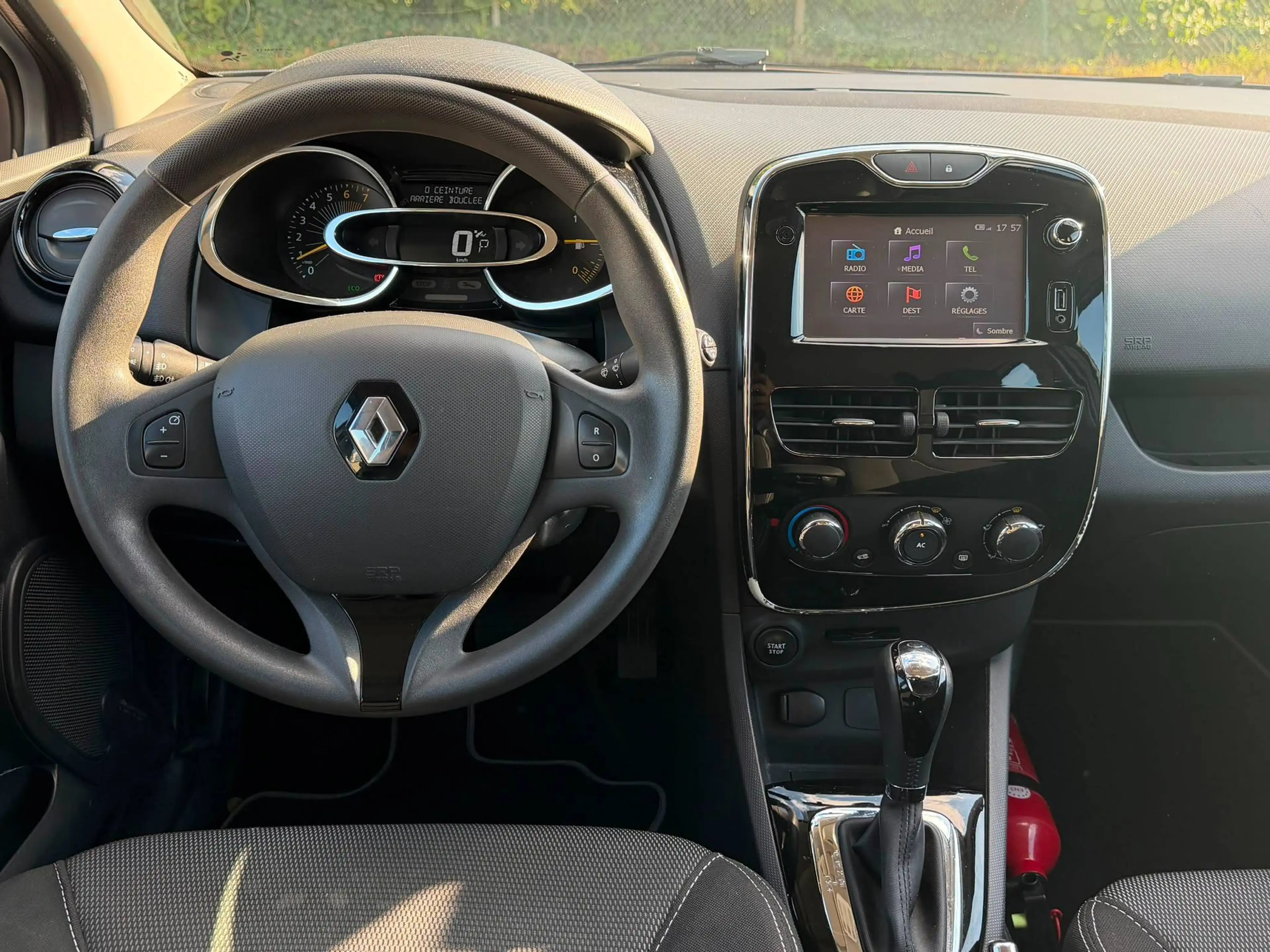 Renault Clio Clio 1.2 TCe Expression EDC — photo 13