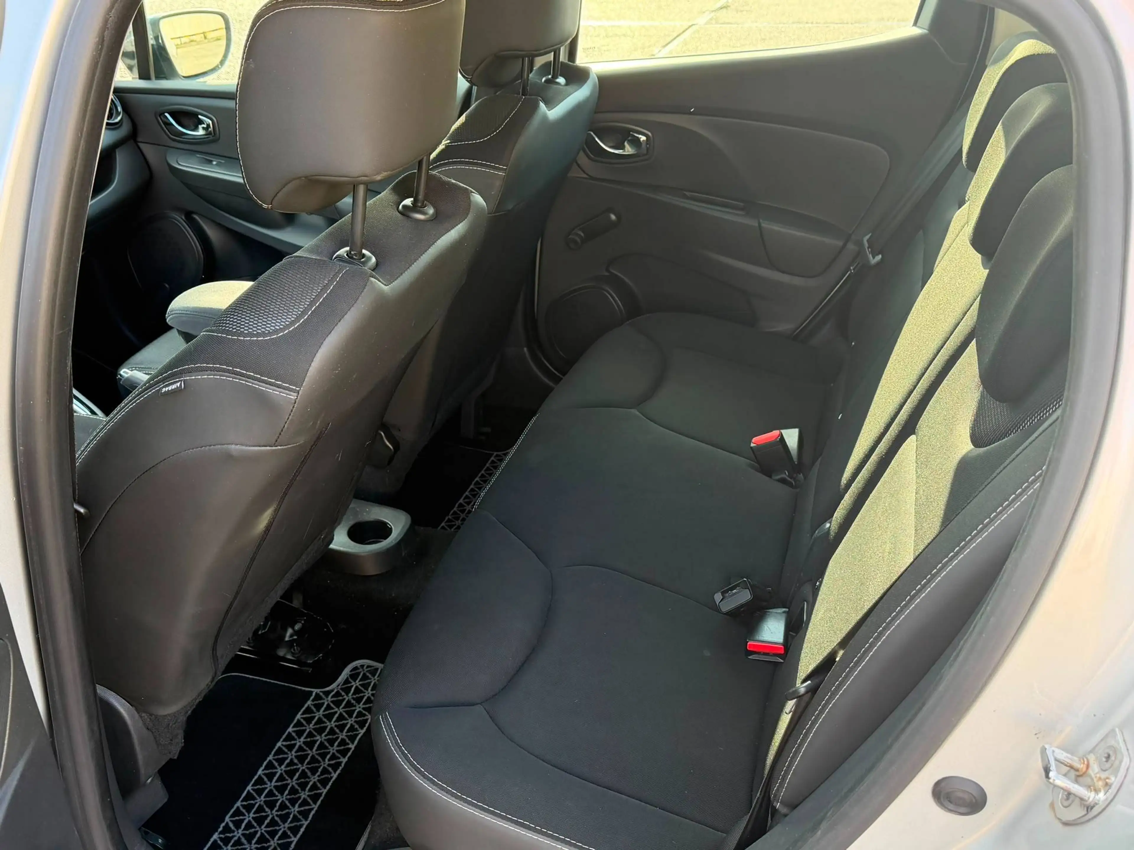 Renault Clio Clio 1.2 TCe Expression EDC — photo 9