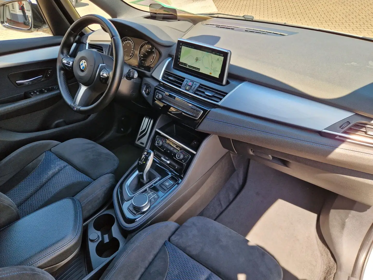 BMW 220 220 d xDrive Gran Tourer M Sport/Automatik/LED Weiß - 2