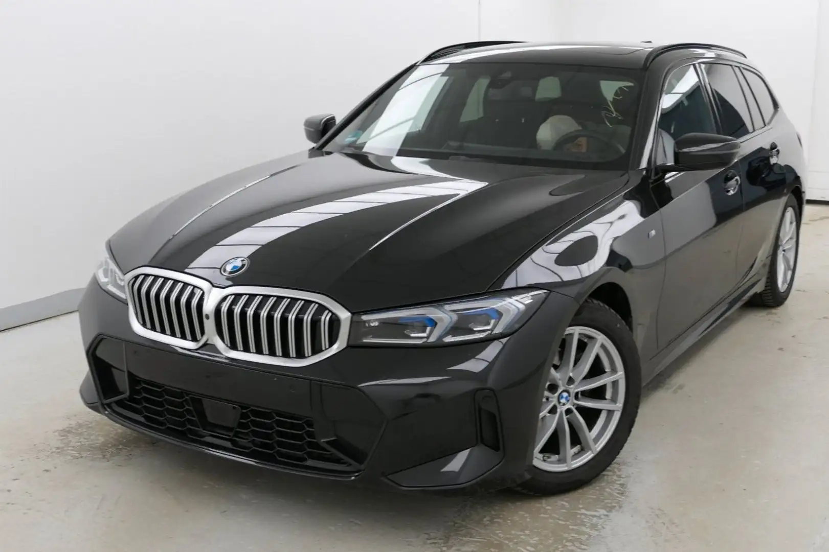 BMW 318 i Touring M Sport ACC 360° PANO HuD AHK HiFi Schwarz - 2