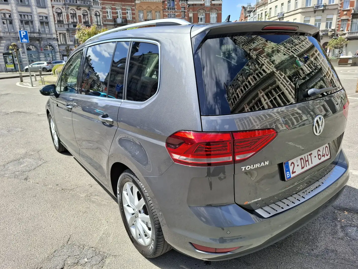 Volkswagen Touran 1.6 TDI 115 BMT 7pl R-Line - 2