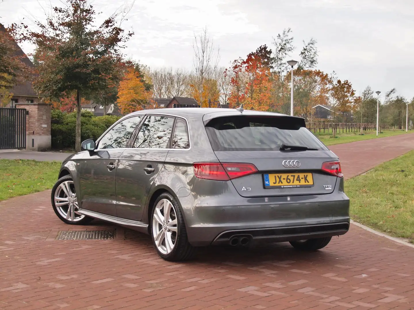 Audi A3 Sportback 1.4 TFSI CoD Adrenalin Sport | S-Line | Gris - 2