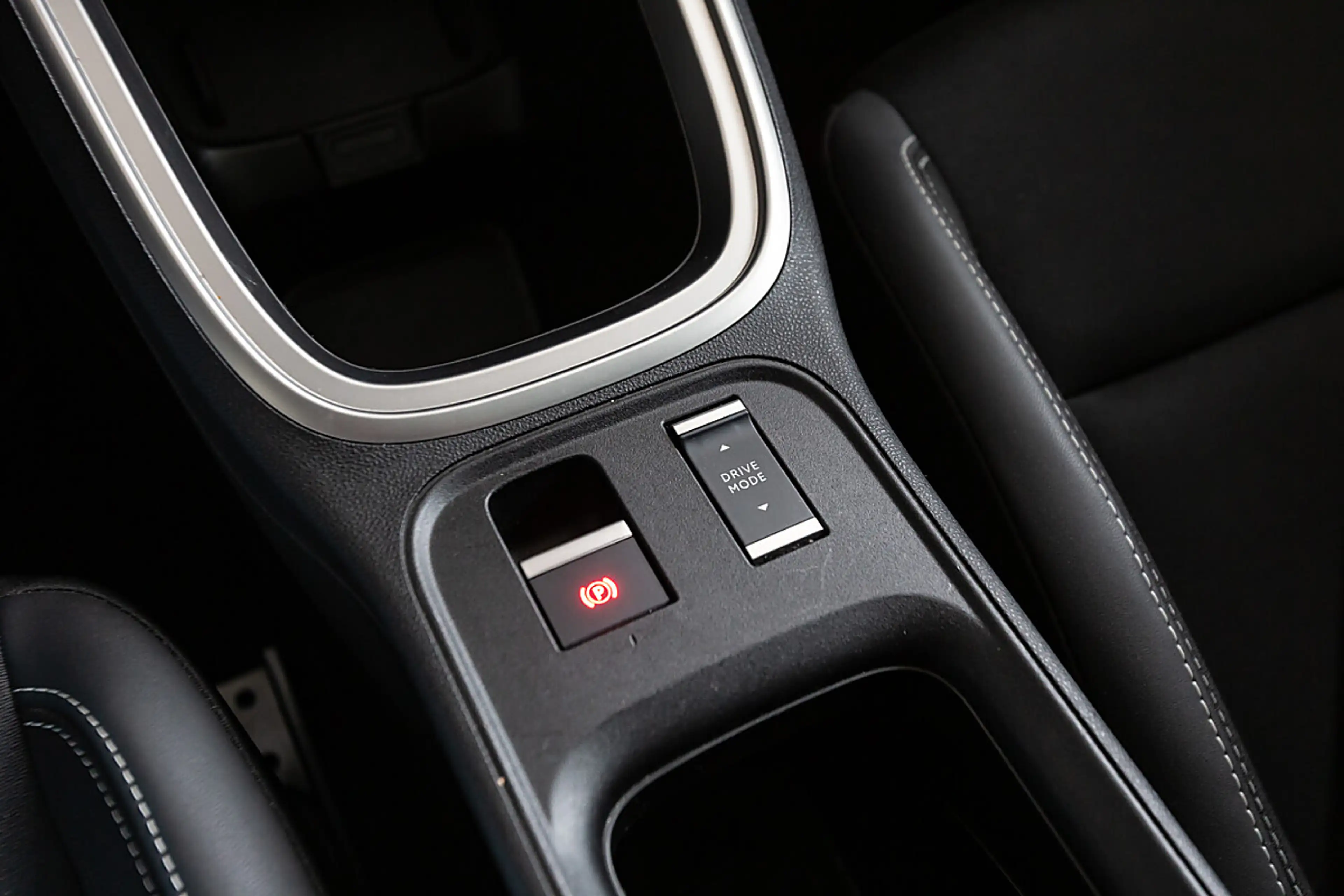 Jeep Avenger 1.2 Mild-Hybrid Summit Mild-Hybrid — photo 6