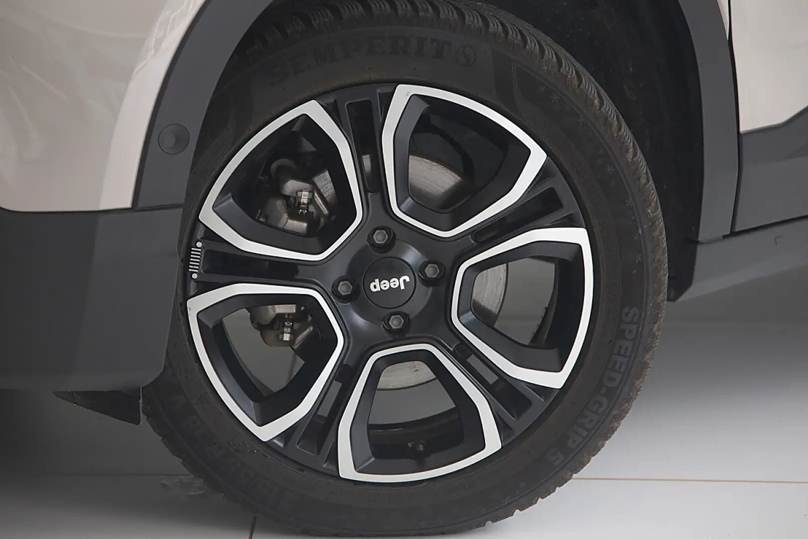 Jeep Avenger 1.2 Mild-Hybrid Summit Mild-Hybrid Grau - 2