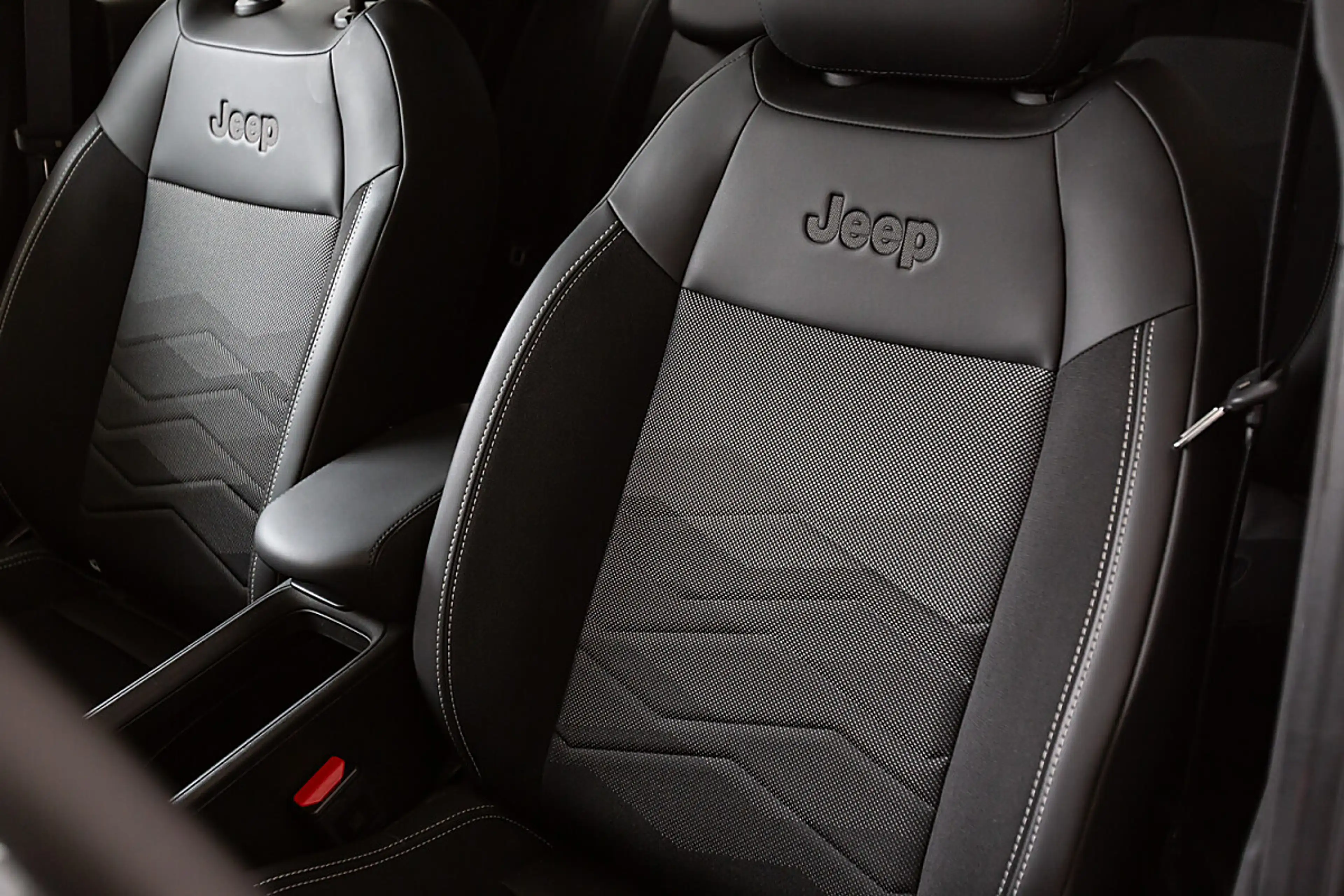 Jeep Avenger 1.2 Mild-Hybrid Summit Mild-Hybrid — photo 11