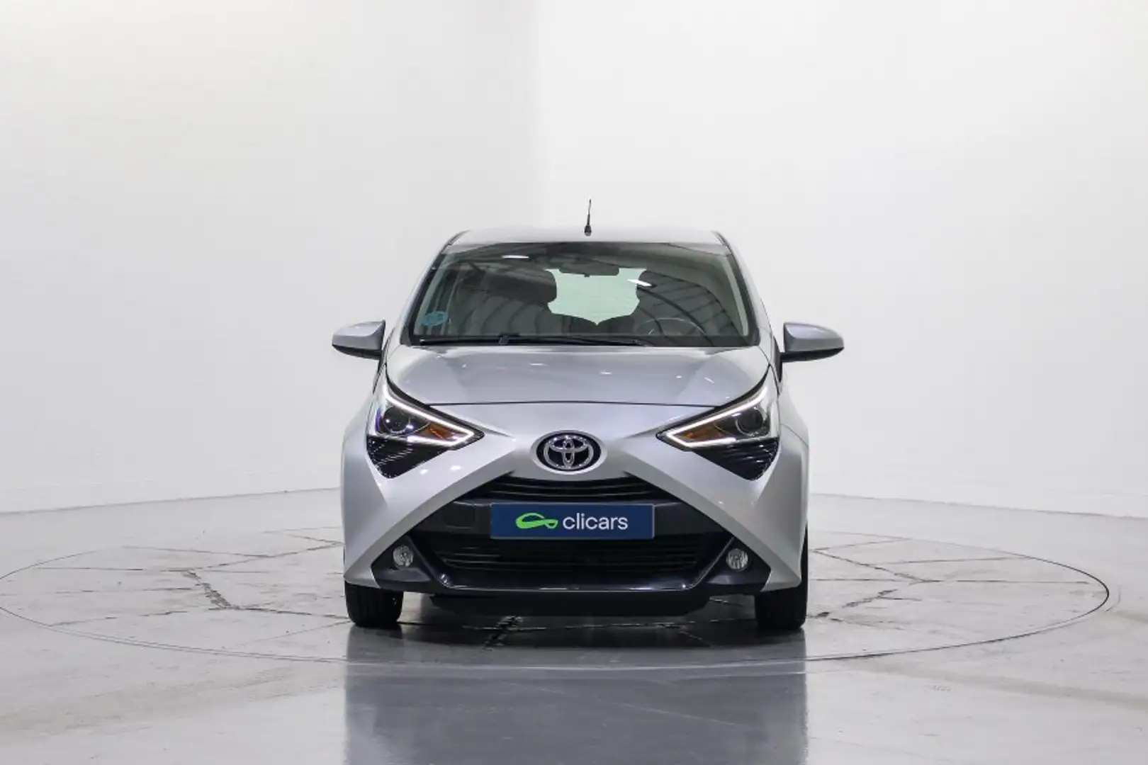 Toyota Aygo 70 x-play Argent - 2