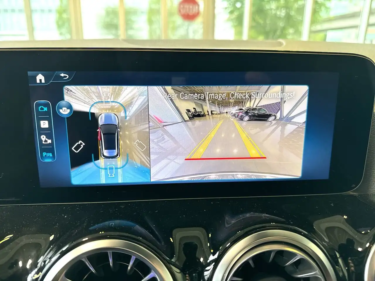 Mercedes-Benz GLA снимка Mercedes-Benz GLA
