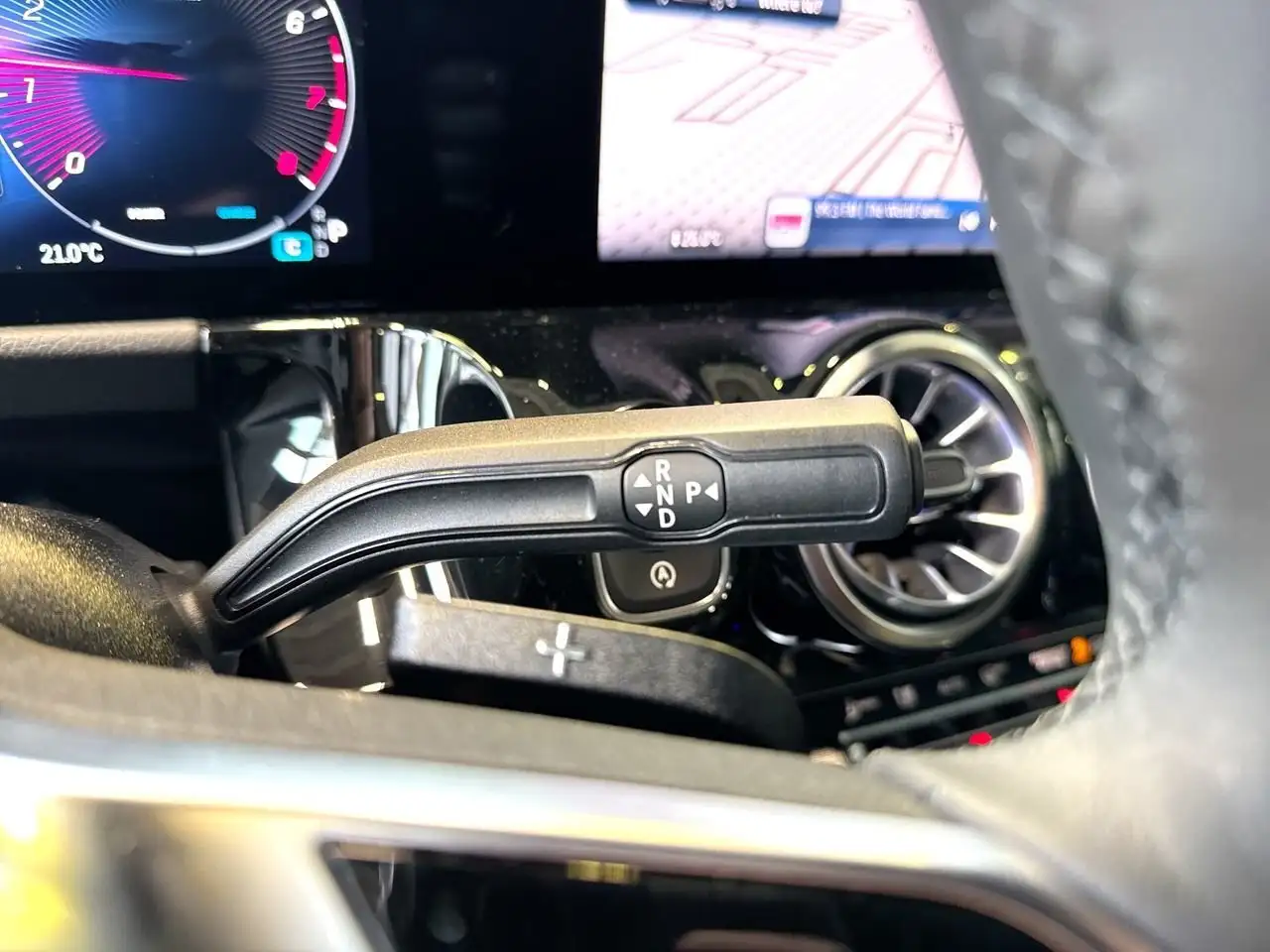Mercedes-Benz GLA снимка Mercedes-Benz GLA