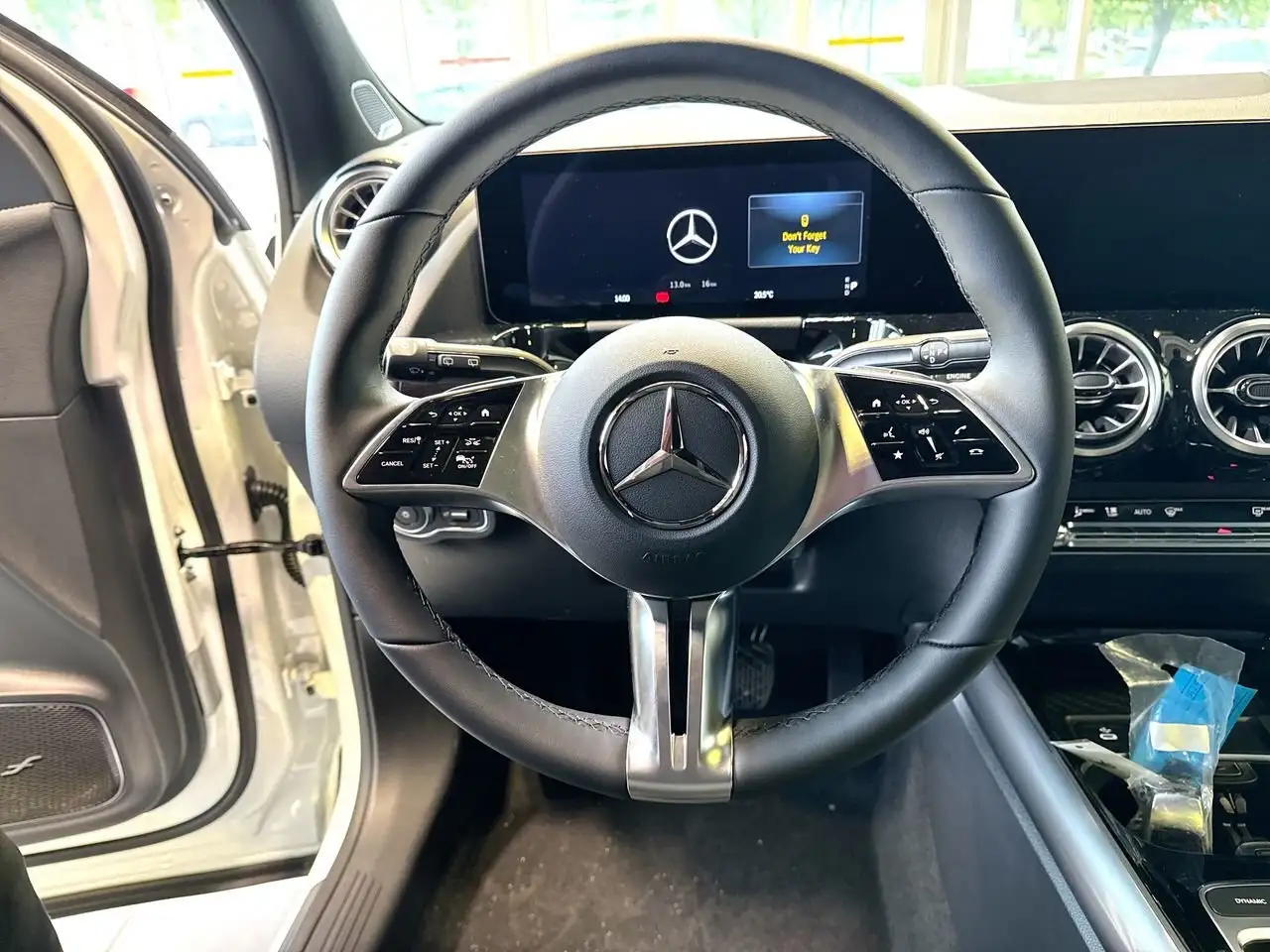 Mercedes-Benz GLA снимка Mercedes-Benz GLA