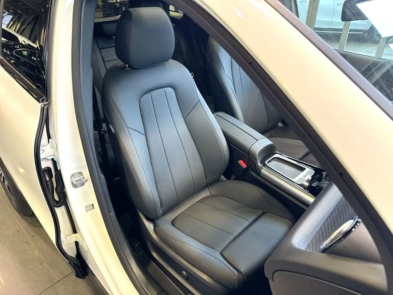 Mercedes-Benz GLA снимка Mercedes-Benz GLA