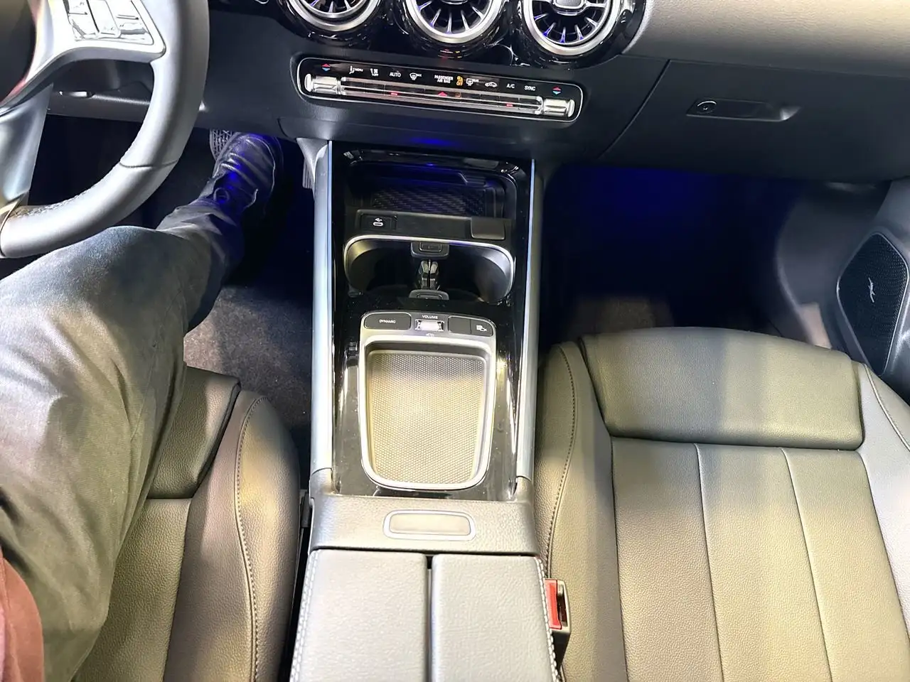 Mercedes-Benz GLA снимка Mercedes-Benz GLA