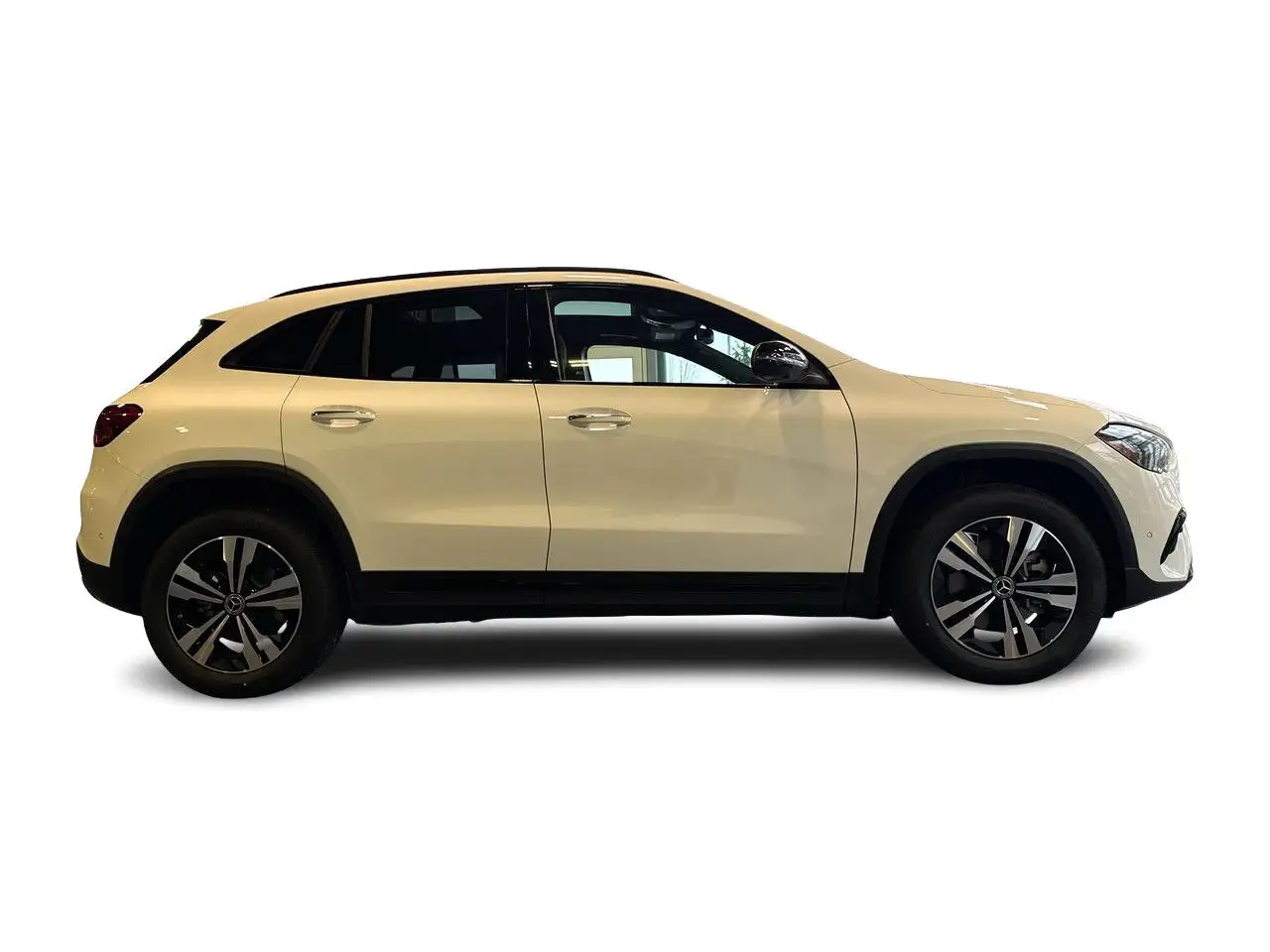 Mercedes-Benz GLA снимка Mercedes-Benz GLA