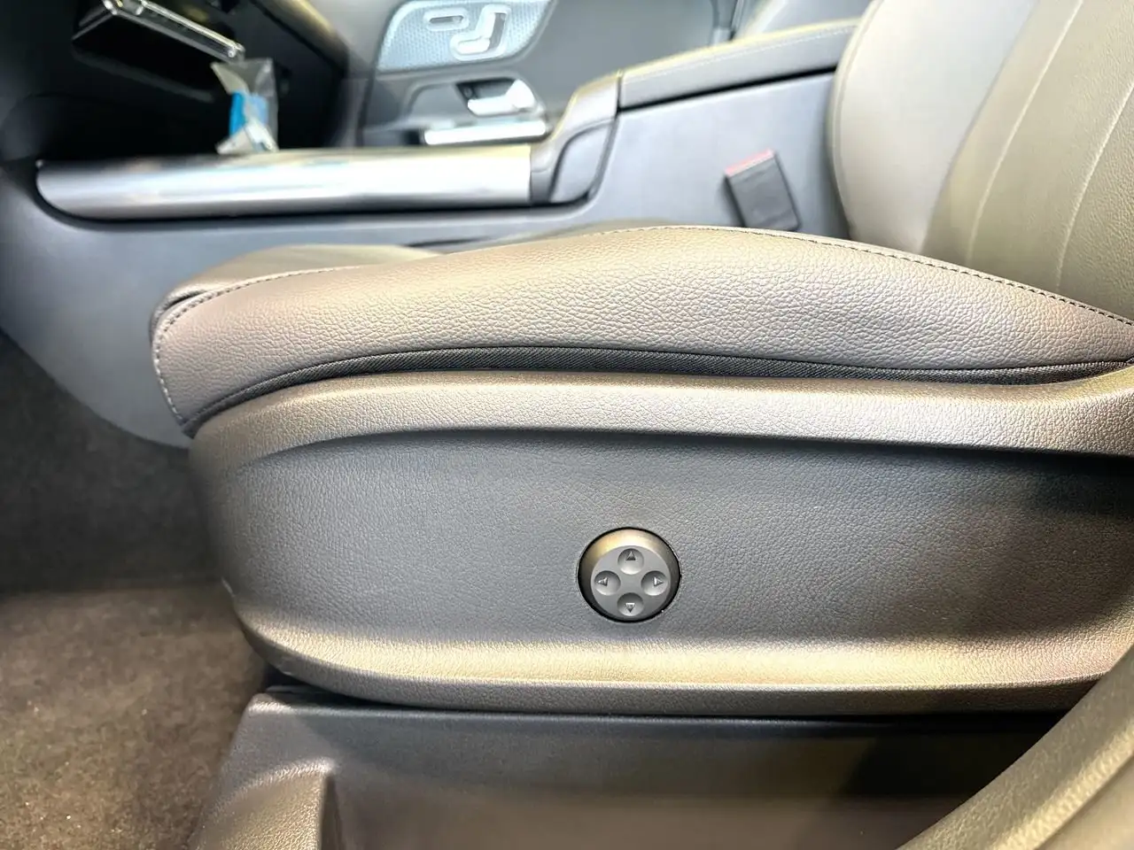 Mercedes-Benz GLA снимка Mercedes-Benz GLA