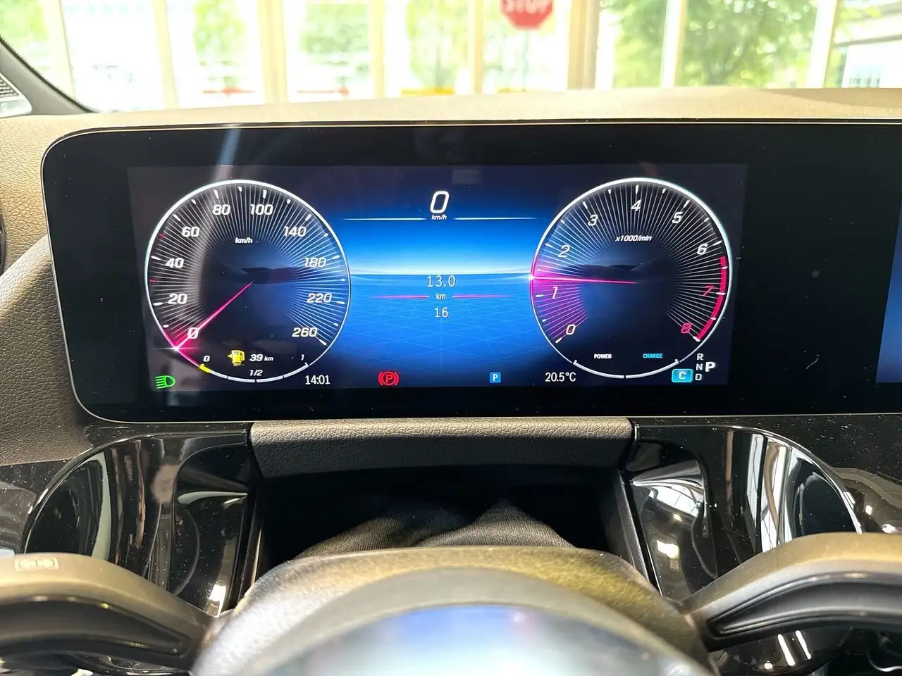 Mercedes-Benz GLA снимка Mercedes-Benz GLA