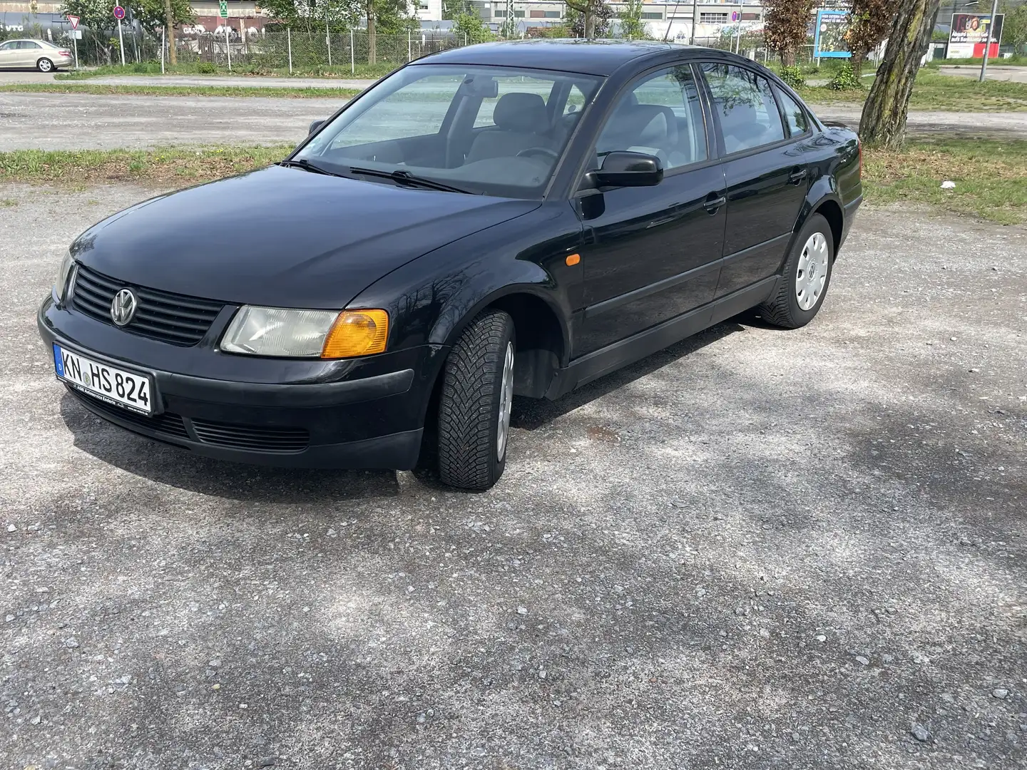 Volkswagen Passat - 1