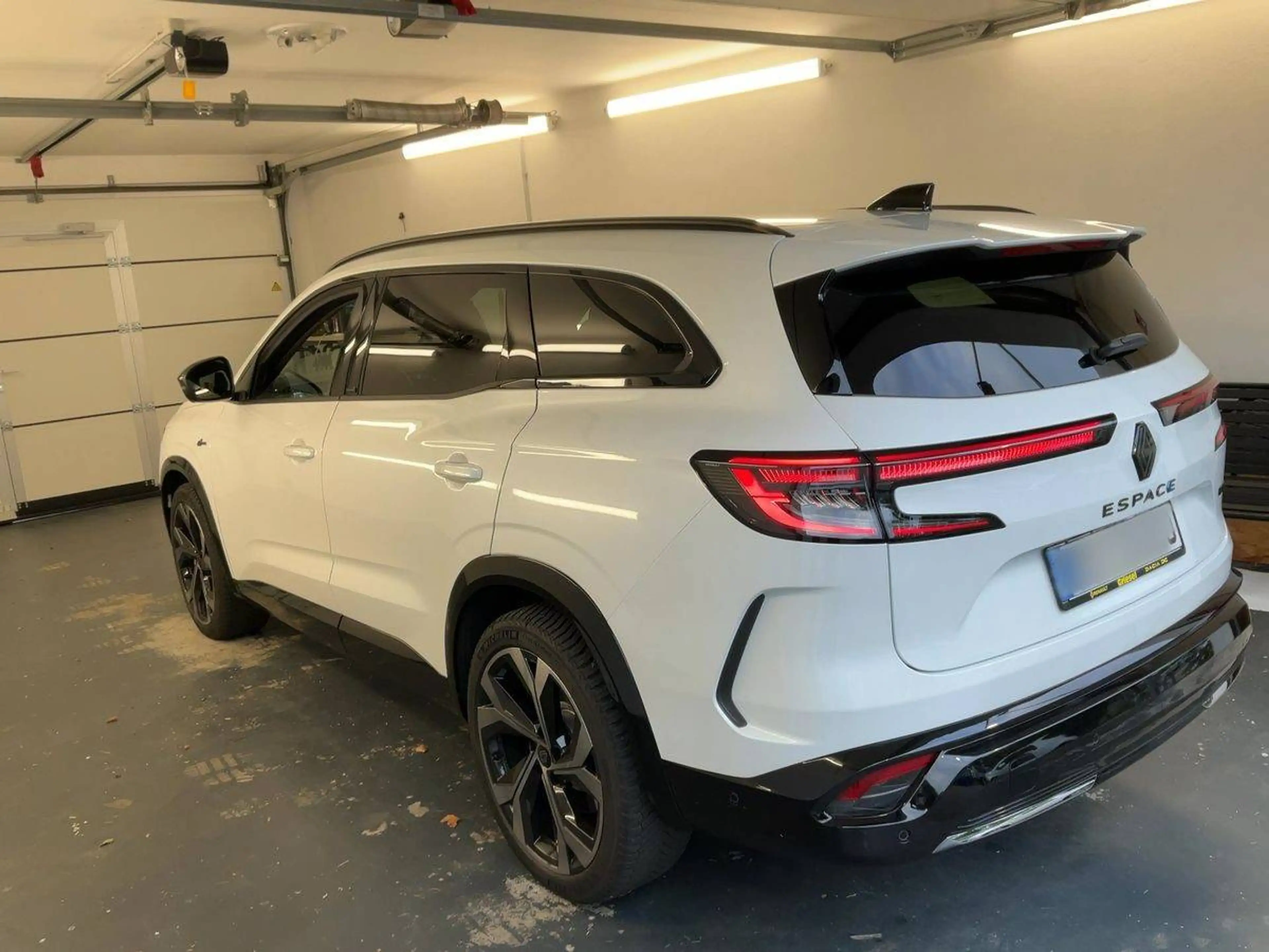 Renault Espace Esprit Alpine E-Tech Hybrid — photo 4