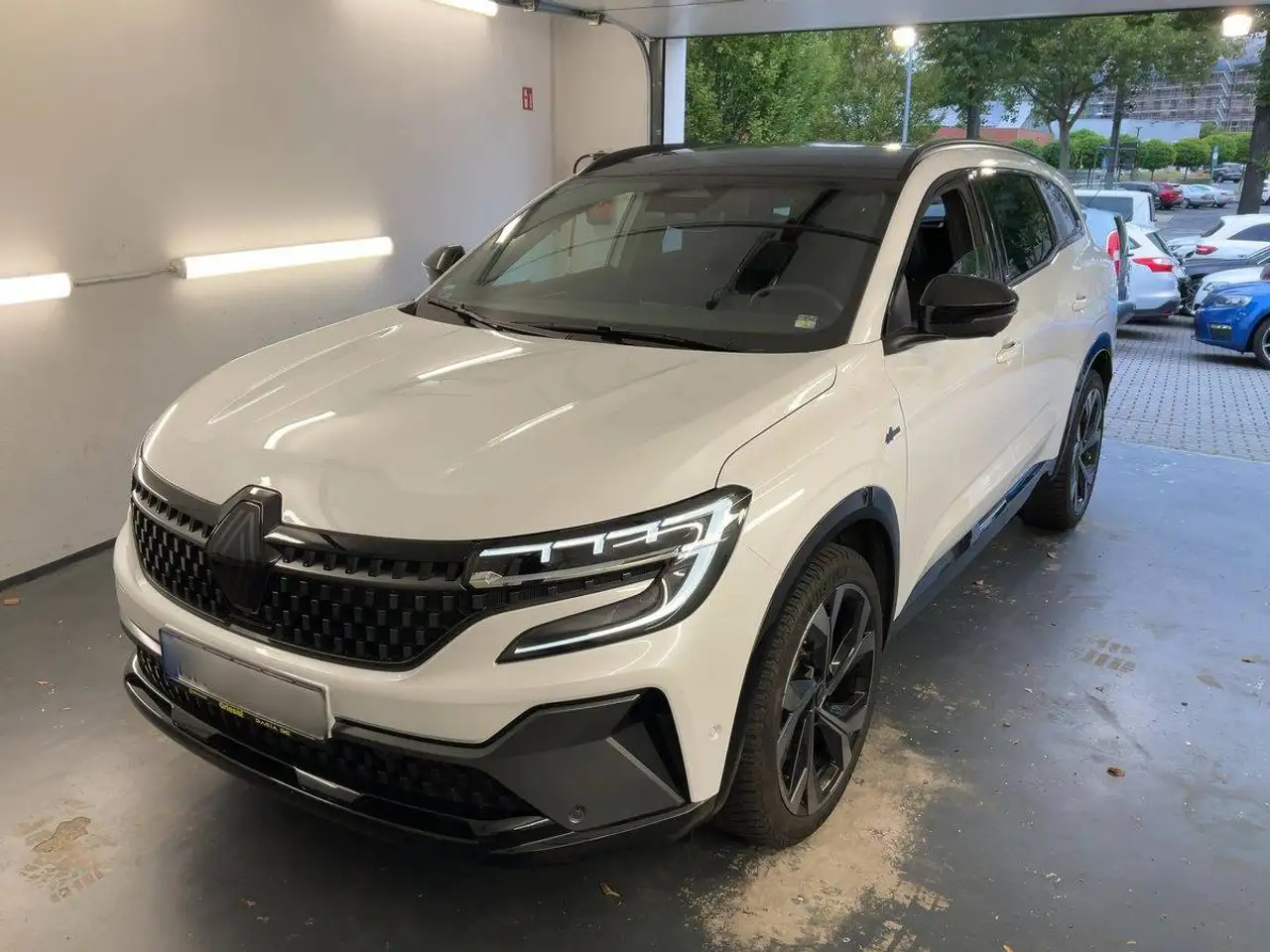 Renault Espace Esprit Alpine E-Tech Hybrid — photo 1 of 34