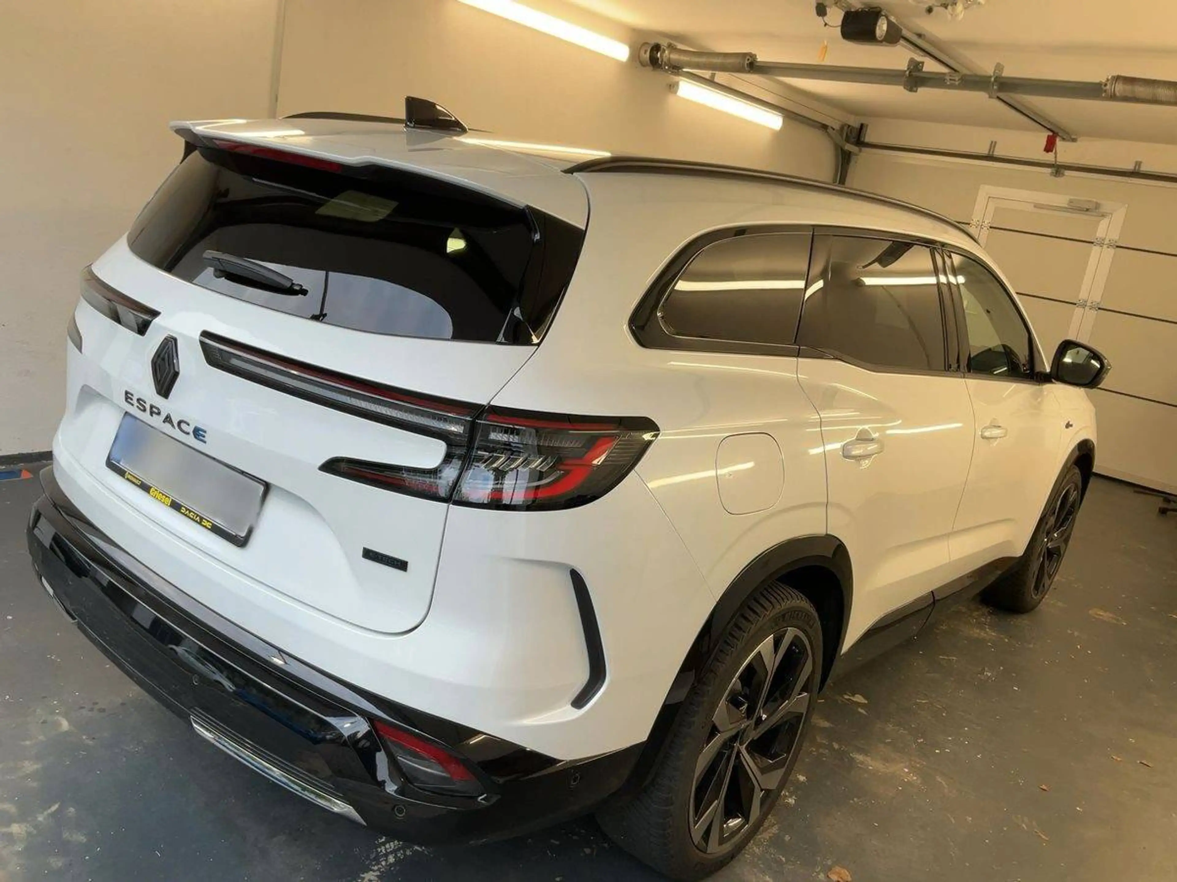 Renault Espace Esprit Alpine E-Tech Hybrid — photo 2