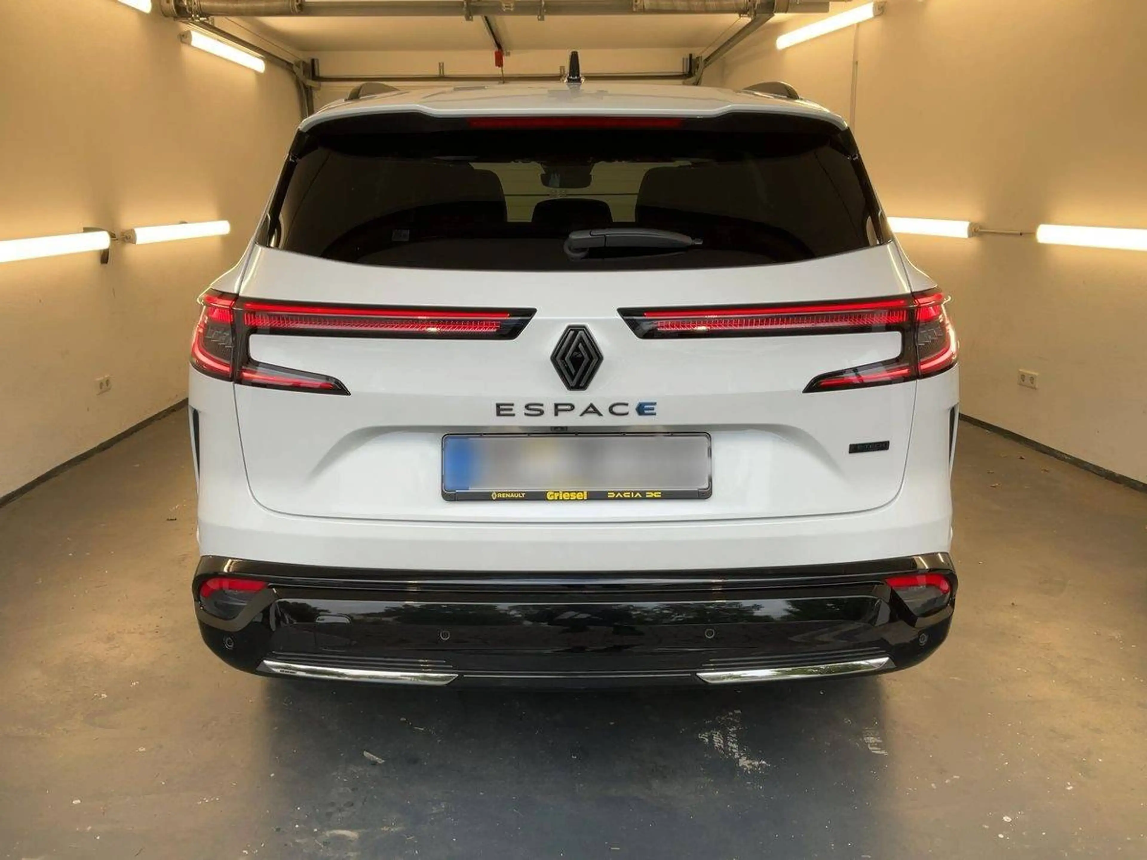 Renault Espace Esprit Alpine E-Tech Hybrid — photo 6