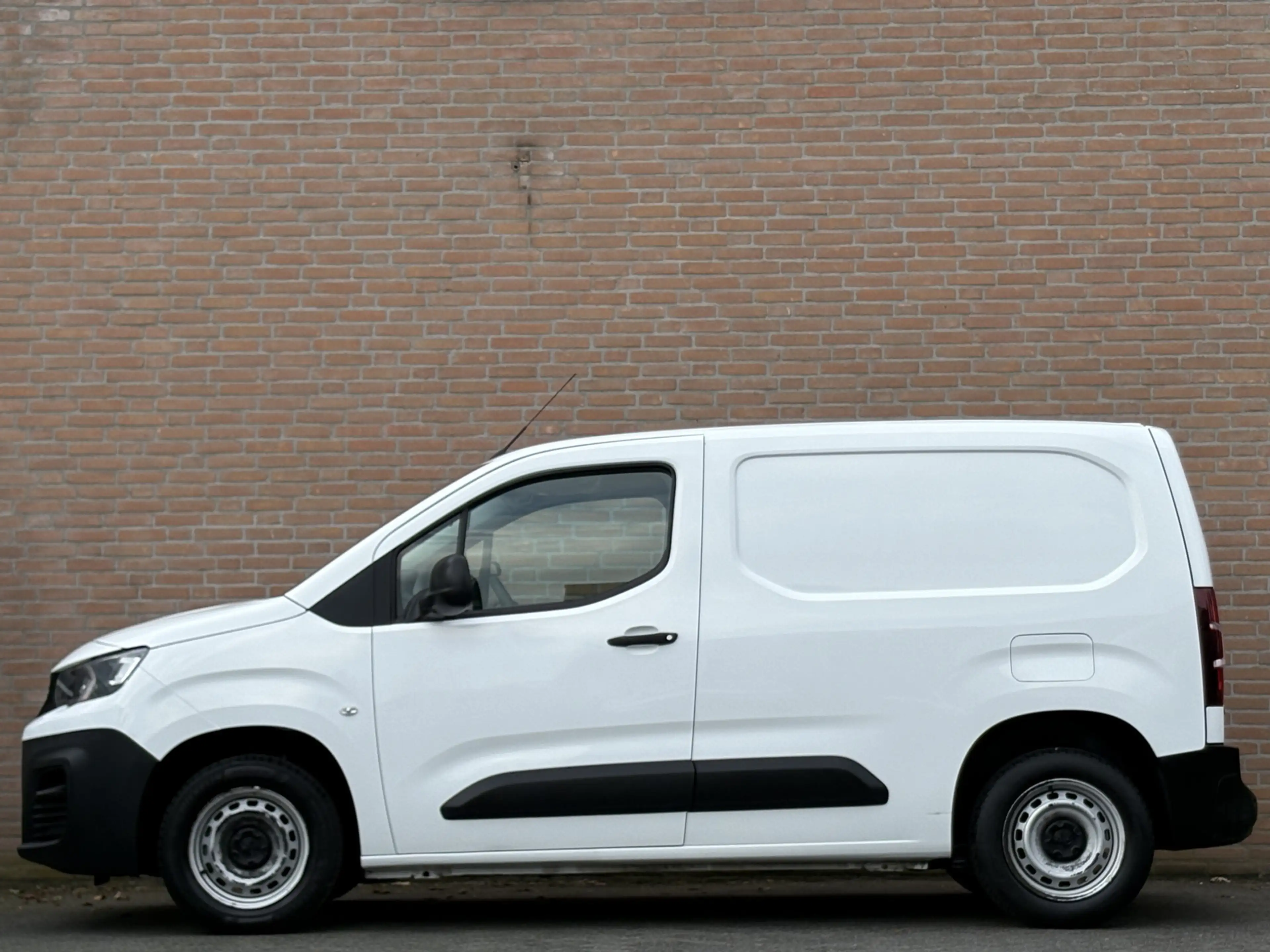 Peugeot Partner 1.2 PureTech Premium / Carplay / Navigatie — photo 12