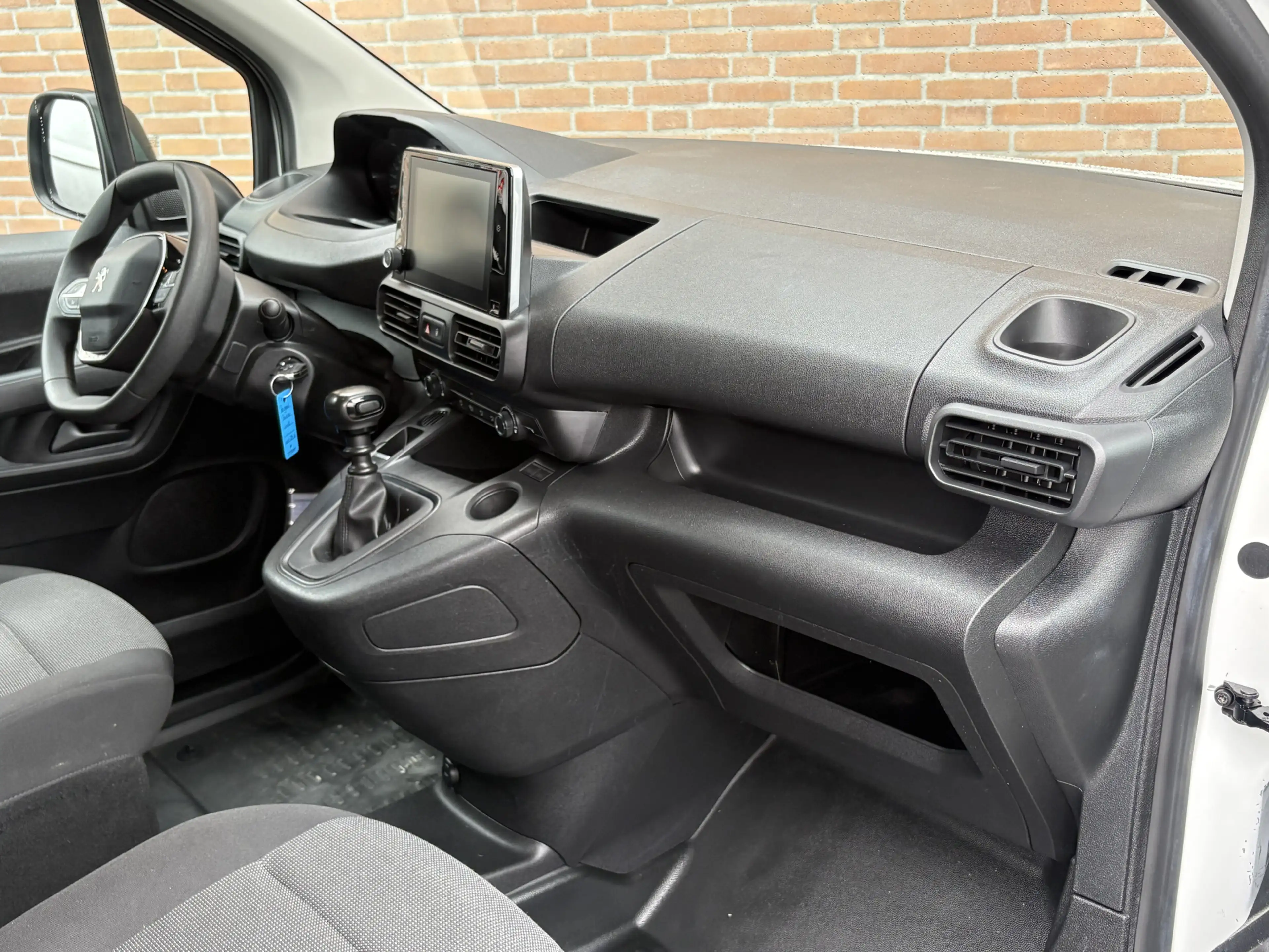 Peugeot Partner 1.2 PureTech Premium / Carplay / Navigatie — photo 23