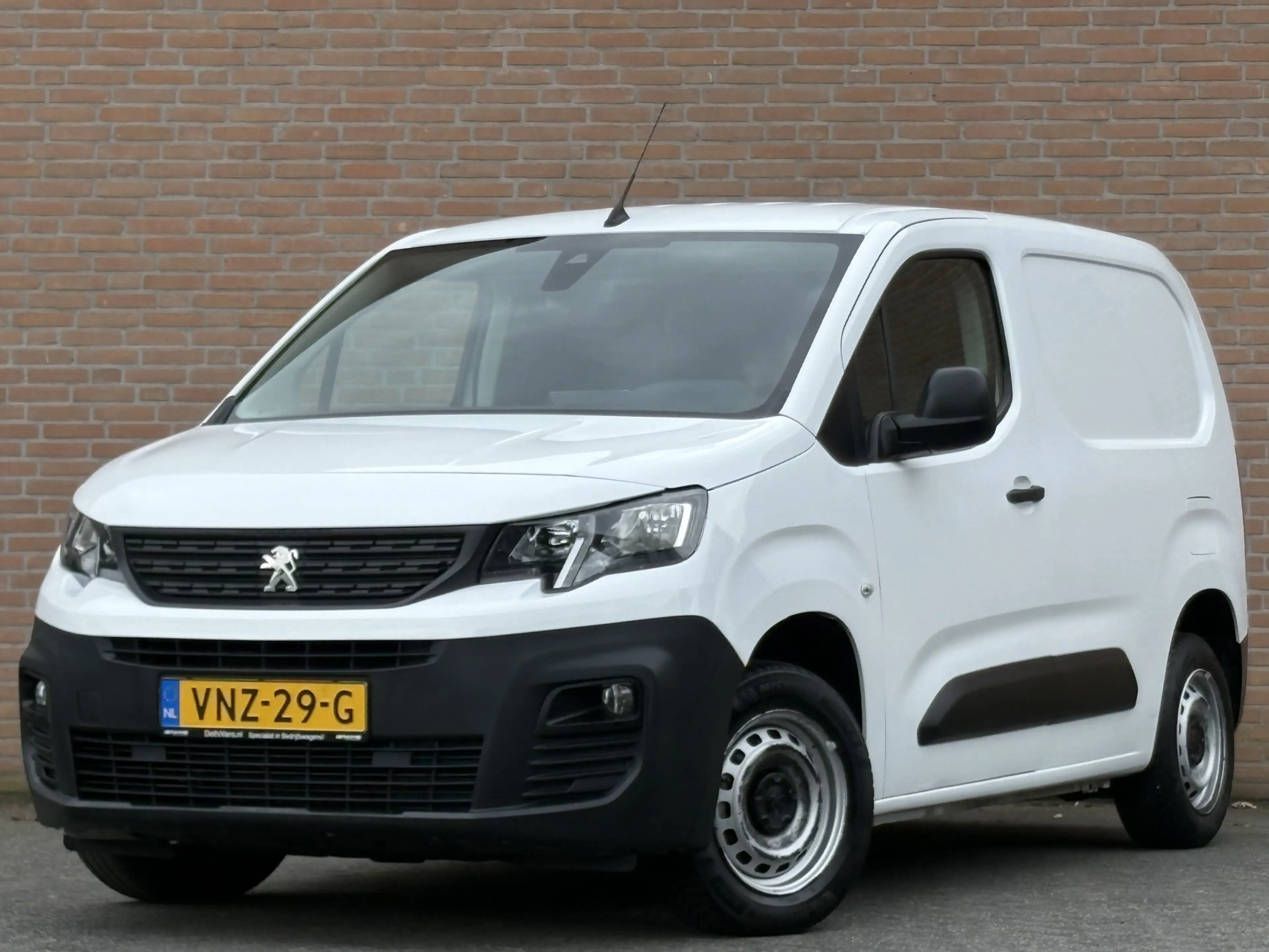 Peugeot Partner 1.2 PureTech Premium / Carplay / Navigatie — photo 27