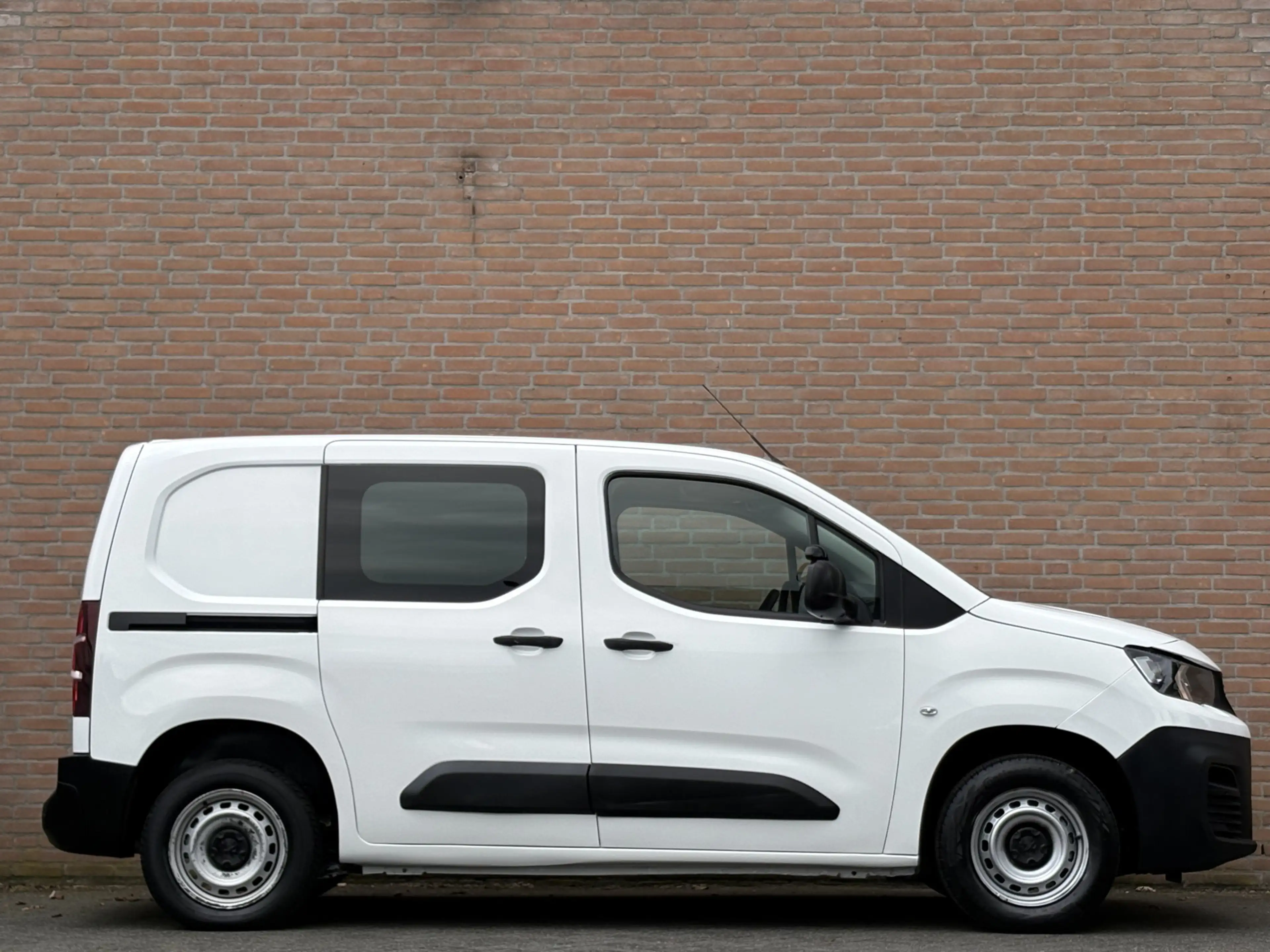 Peugeot Partner 1.2 PureTech Premium / Carplay / Navigatie — photo 13