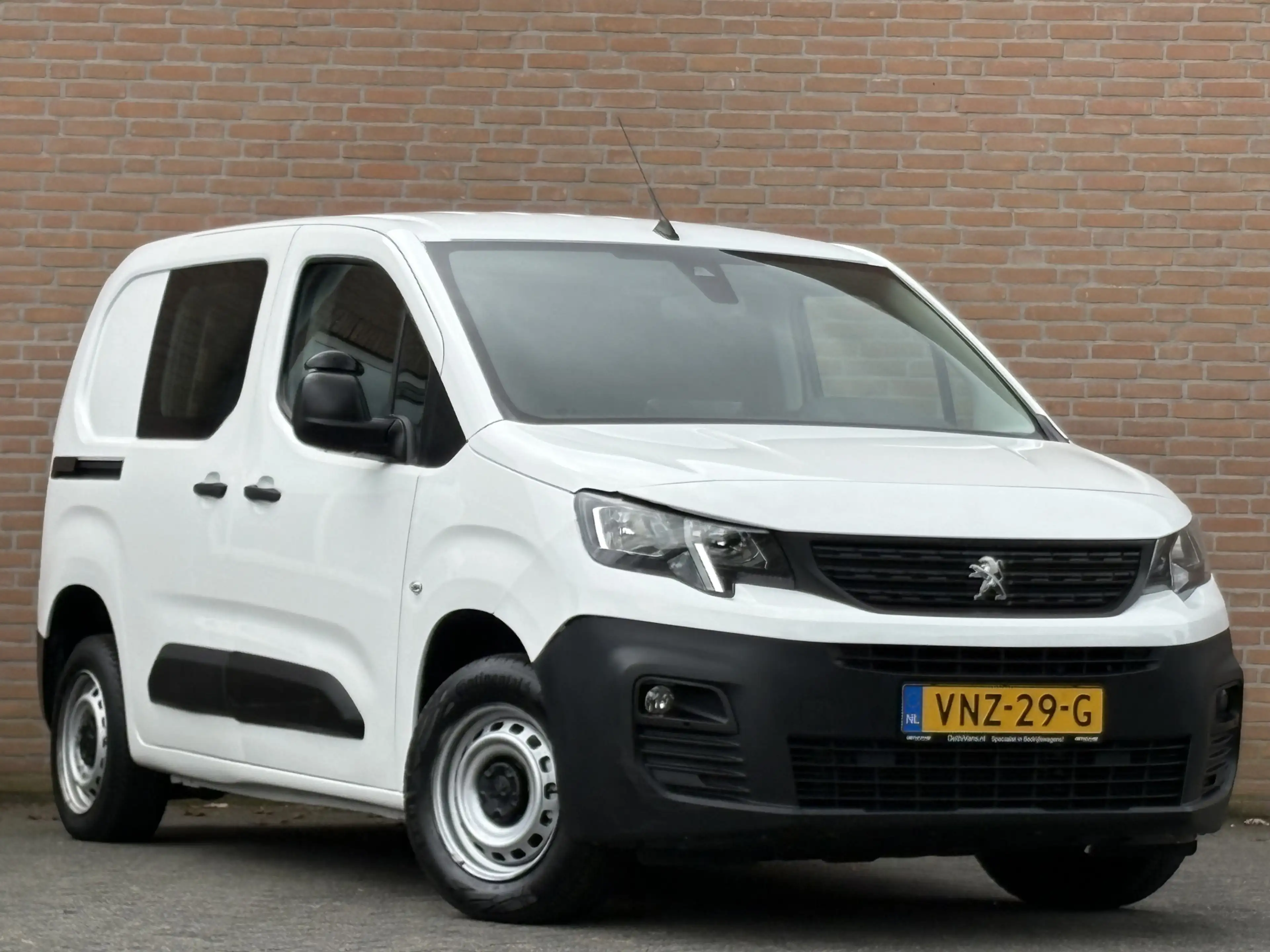 Peugeot Partner 1.2 PureTech Premium / Carplay / Navigatie — photo 17