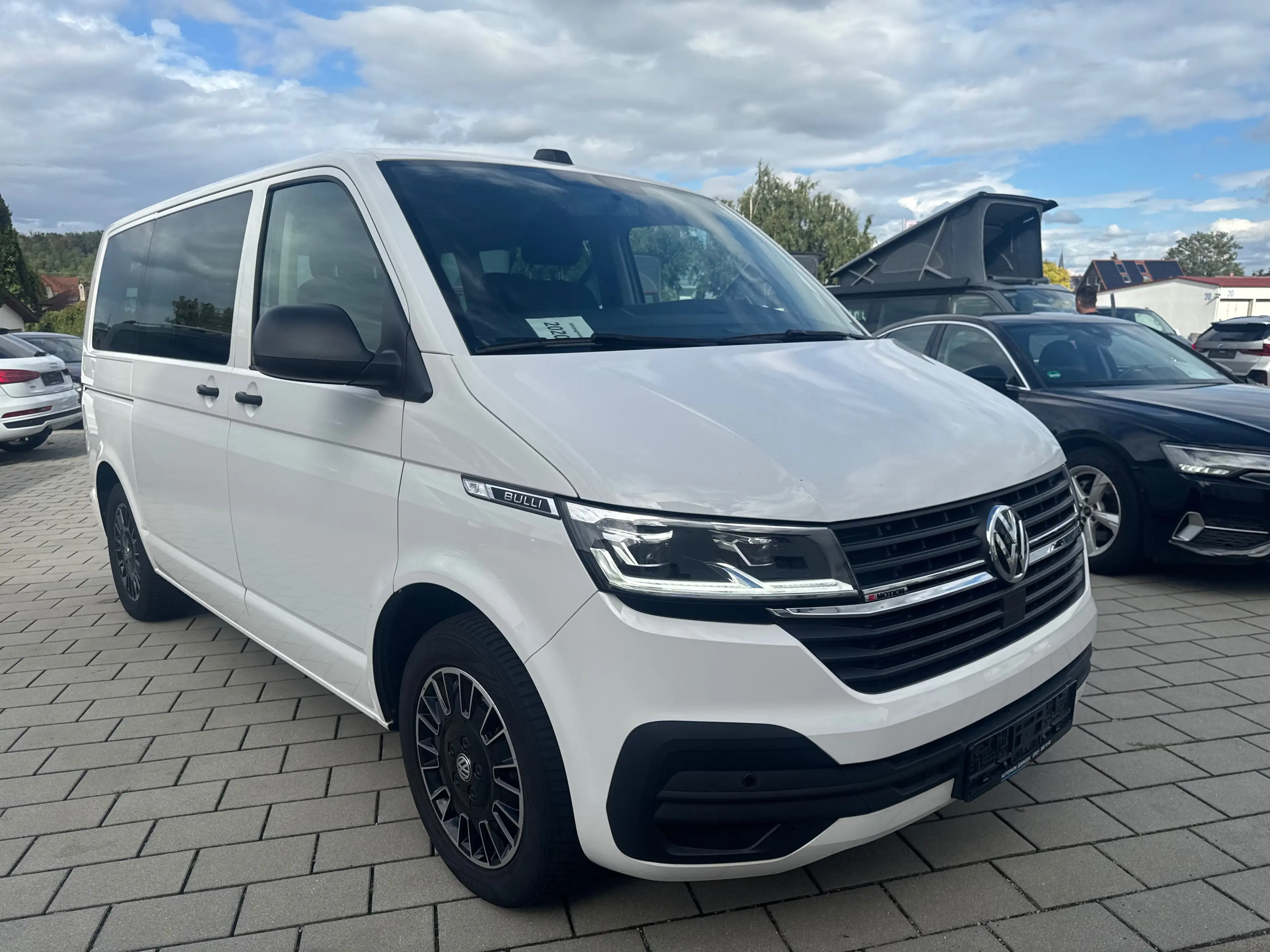 Volkswagen T6.1 Multivan 4MOTION/Standheizung/7-Sitzer/AHK/MFL/GRA/Carplay — photo 2