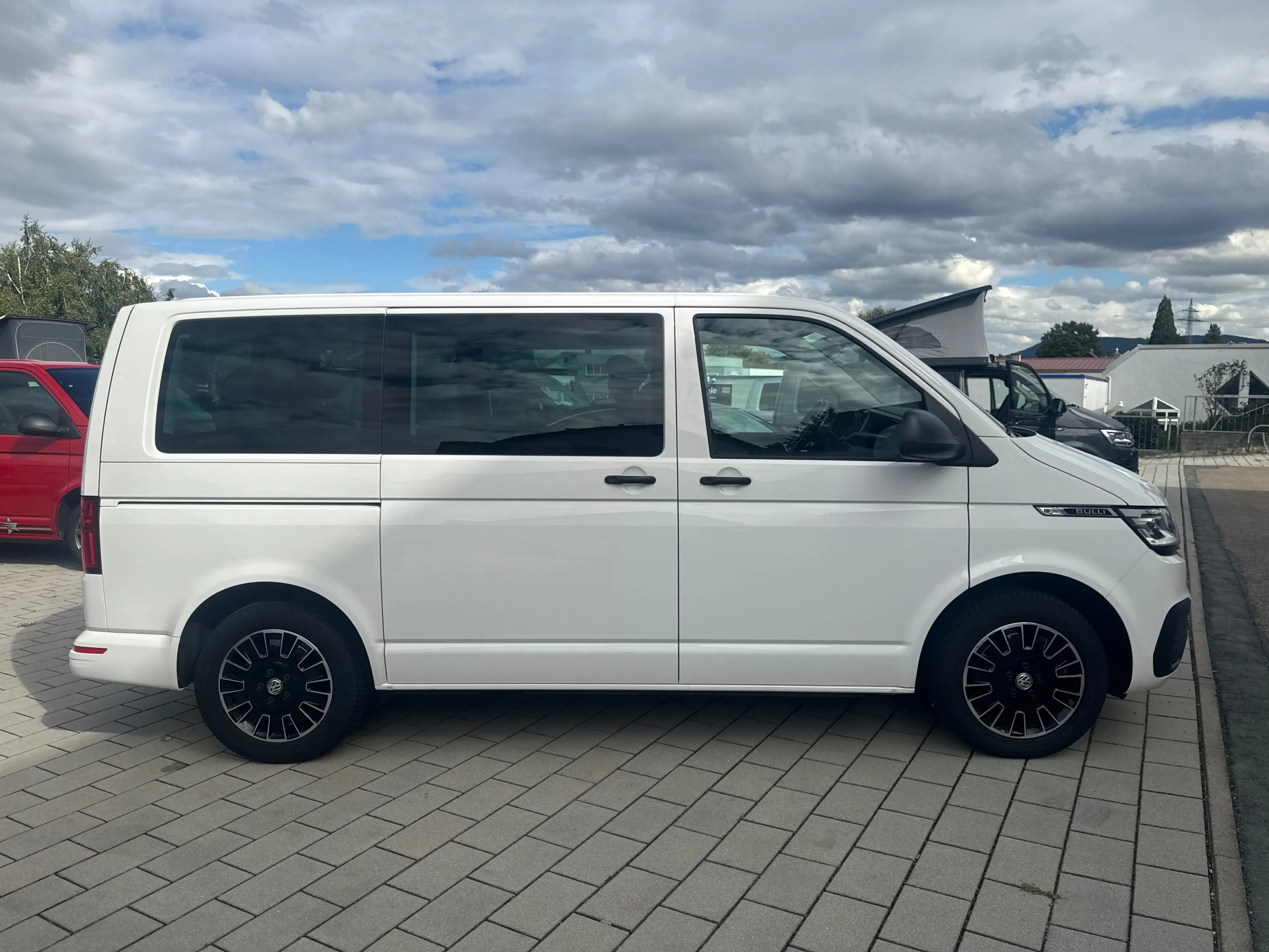 Volkswagen T6.1 Multivan 4MOTION/Standheizung/7-Sitzer/AHK/MFL/GRA/Carplay — photo 6