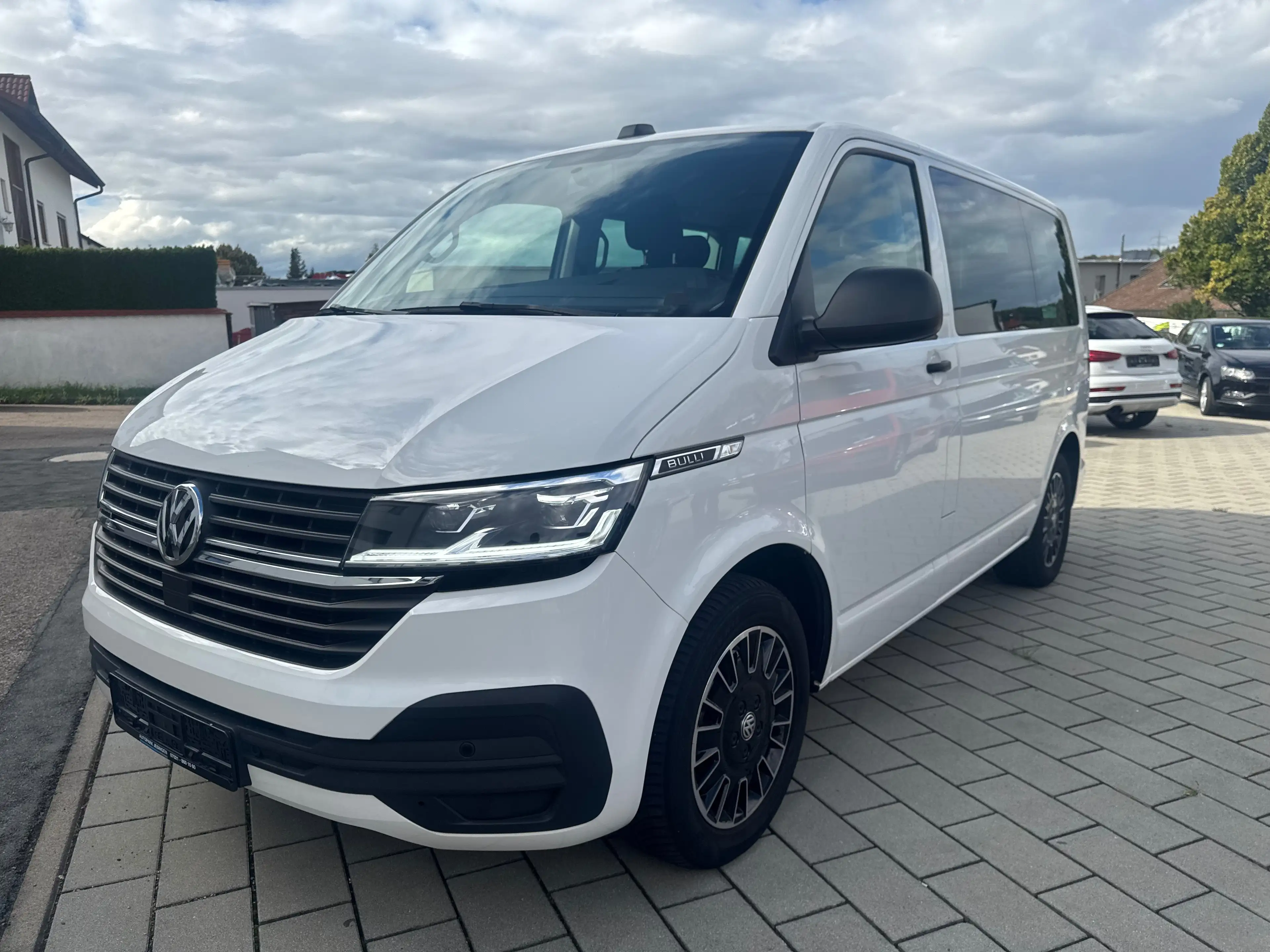 Volkswagen T6.1 Multivan 4MOTION/Standheizung/7-Sitzer/AHK/MFL/GRA/Carplay
